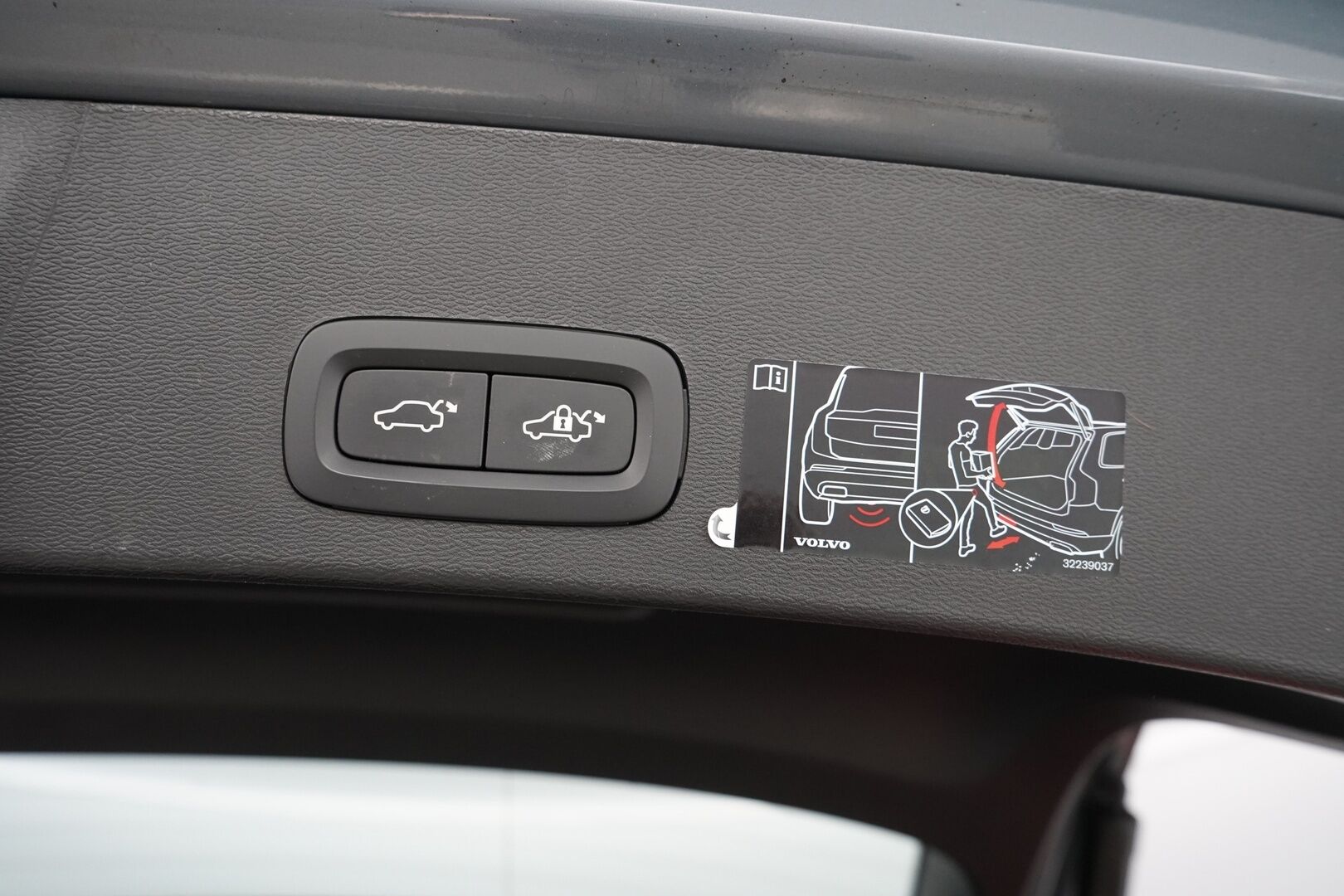 Volvo XC40 2022 P6 Recharge Single Plus Aut. *Lämpöpumppu / ACC / LED-valot / Kamera / Sporttipenkki Muistilla* - KATSO KAMPANJAHINTA! / SoH 92.1% / Seuraava huolto vasta 7/2026 / Kahdet Volvon alumiinivanteet / Merkkihuollot / Puhdas Vertical - Osta nyt, maksa vasta ensi vuonna