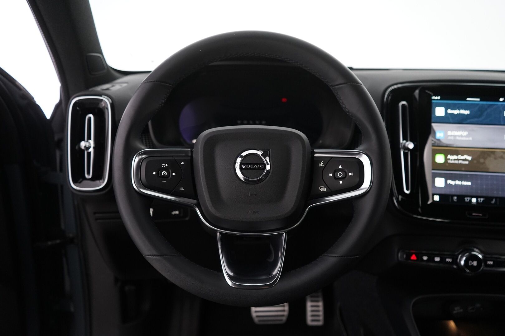 Volvo XC40 2022 P6 Recharge *Lämpöpumppu / Acc / LED-valot / Kamera / Sporttipenkki Muistilla* - Seuraava huolto vasta 7/2026 / 2x Volvon aluvanteet / 