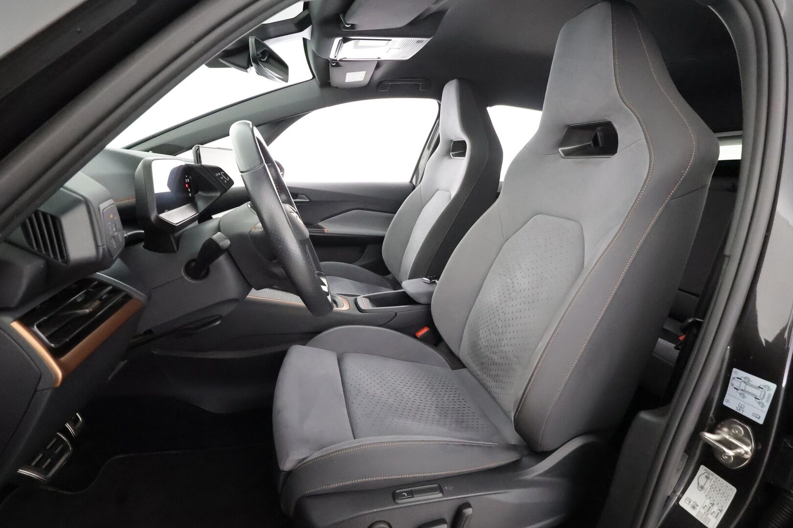 CUPRA Born 2022 e-Boost 170 kW 77 kWh - | ACC | ILP | DCC | HUD | Beats Audio | Sähköpenkit hieronnalla | Keyless | Cupra Bucket Seats | P.kamera | Lämm. ratti | LED | 