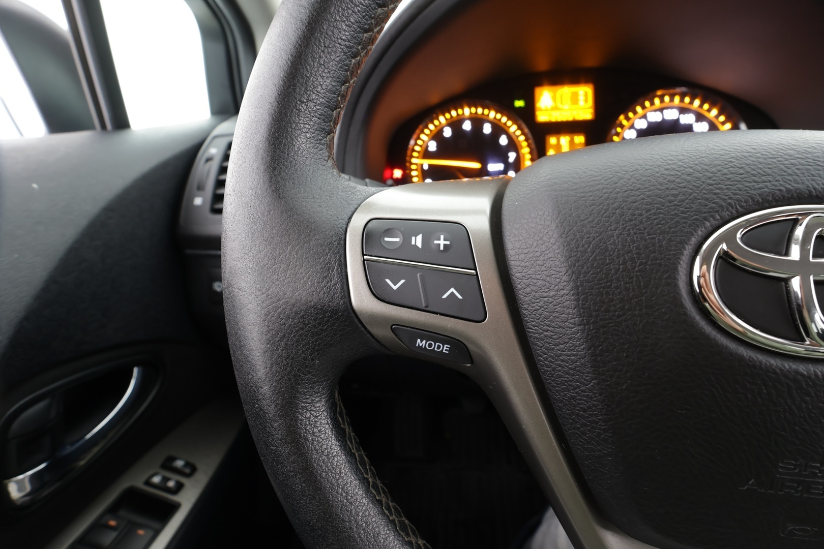 Toyota Avensis 2011 1,8 Valvematic Sol Edition Wagon * Suomi-auto / Vakkari / Koukku / Aut.Ilmastointi / Lohkolämmitin / P.tutka - Kahdet renkaat - Osta nyt, maksa vasta ensi vuonna