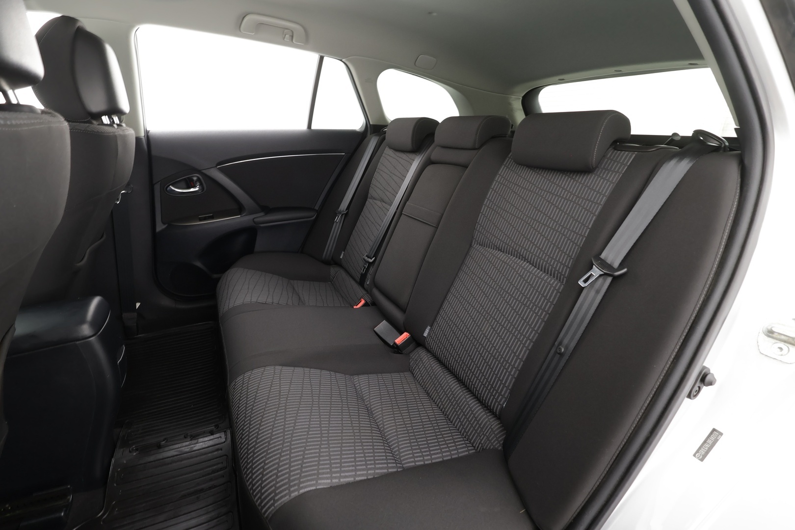 Toyota Avensis 2011 1,8 Valvematic Sol Edition Wagon * Suomi-auto / Vakkari / Koukku / Aut.Ilmastointi / Lohkolämmitin / P.tutka - Kahdet renkaat - Osta nyt, maksa vasta ensi vuonna