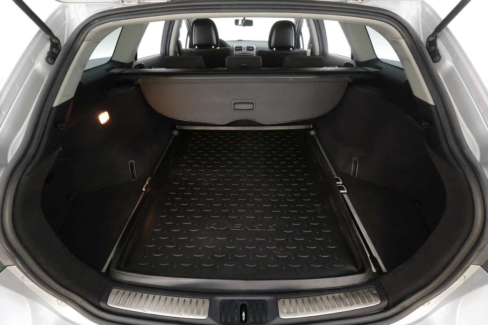 Toyota Avensis 2011 1,8 Valvematic Sol Edition Wagon * Suomi-auto / Vakkari / Koukku / Aut.Ilmastointi / Lohkolämmitin / P.tutka - Kahdet renkaat - Osta nyt, maksa vasta ensi vuonna