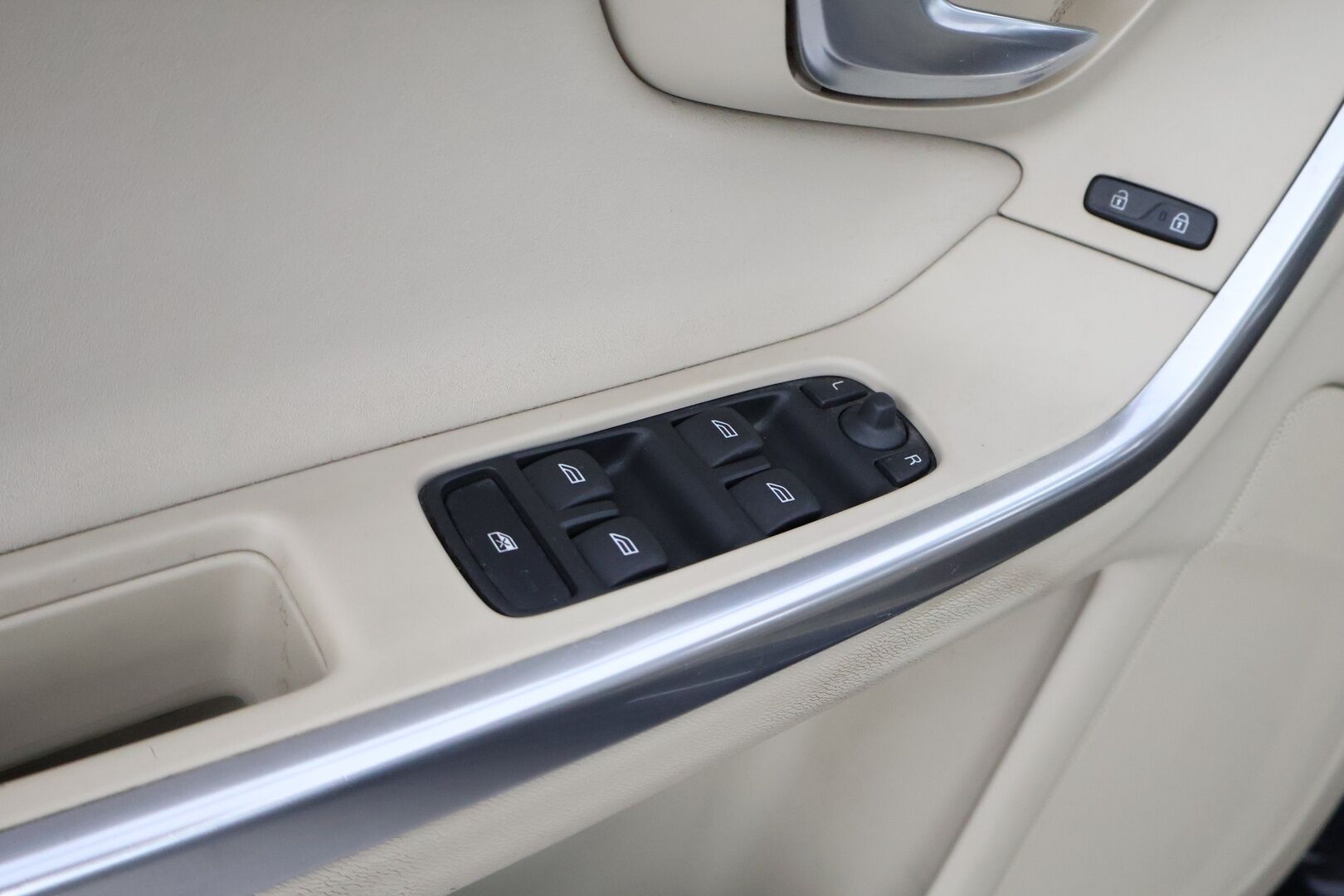 Volvo V60 2010 D3 Momentum Business