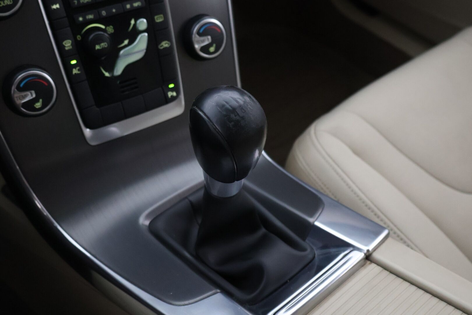 Volvo V60 2010 D3 Momentum Business