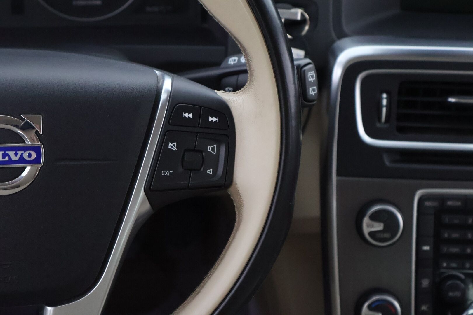 Volvo V60 2010 D3 Momentum Business