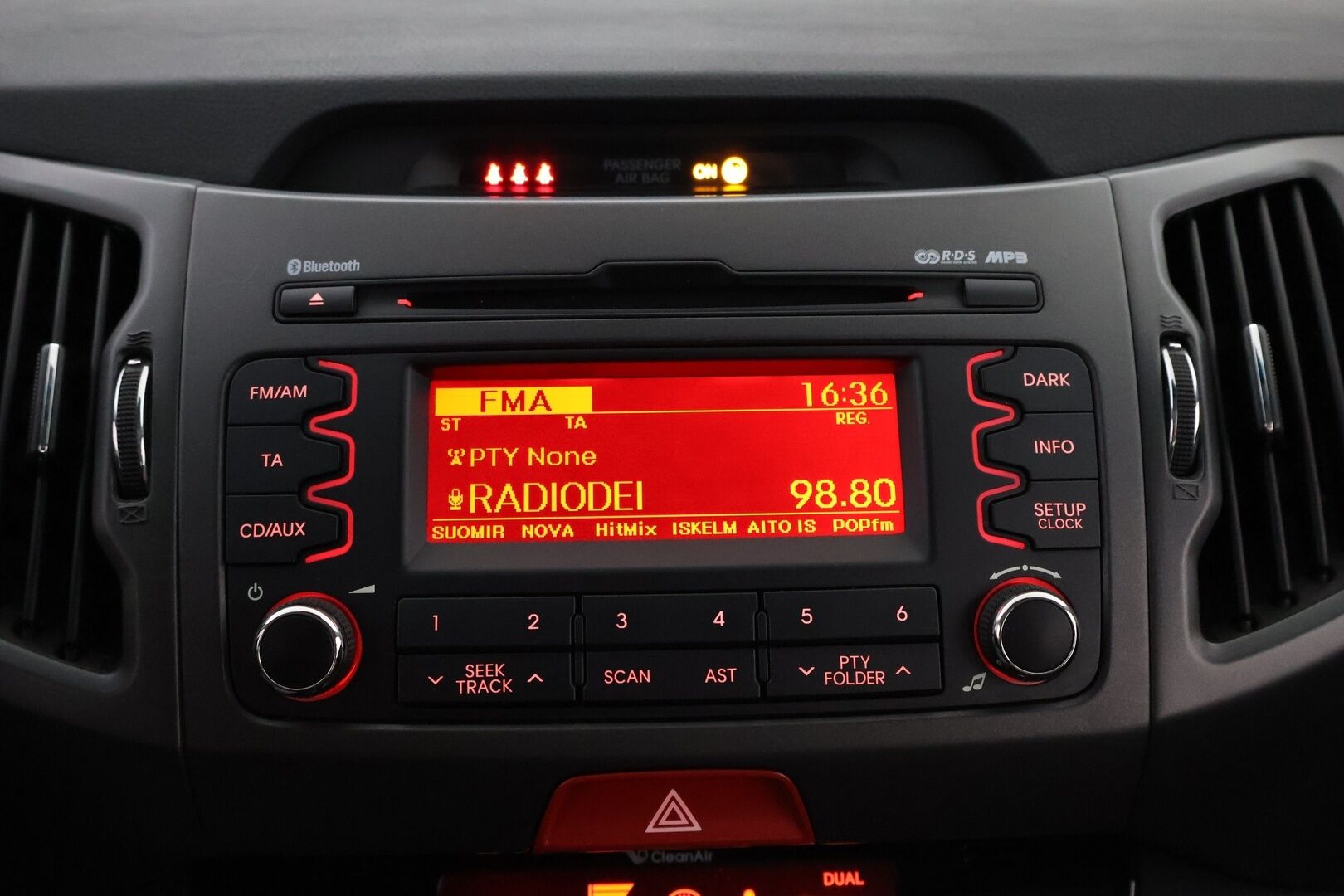 Kia Sportage 2011 2,0 AWD EX - Suomiauto / Vakkari / Puolinahkasisusta / Lohko & Sisäpistoke / Vetokoukku / Juuri tullut Tampereelle!