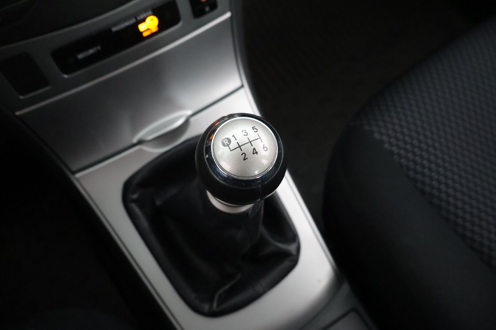 Toyota Corolla 2011 1,6 Valvematic Linea Sol 4ov - Lohkolämmitin / Särmä huoltohistoria / Tutka takana