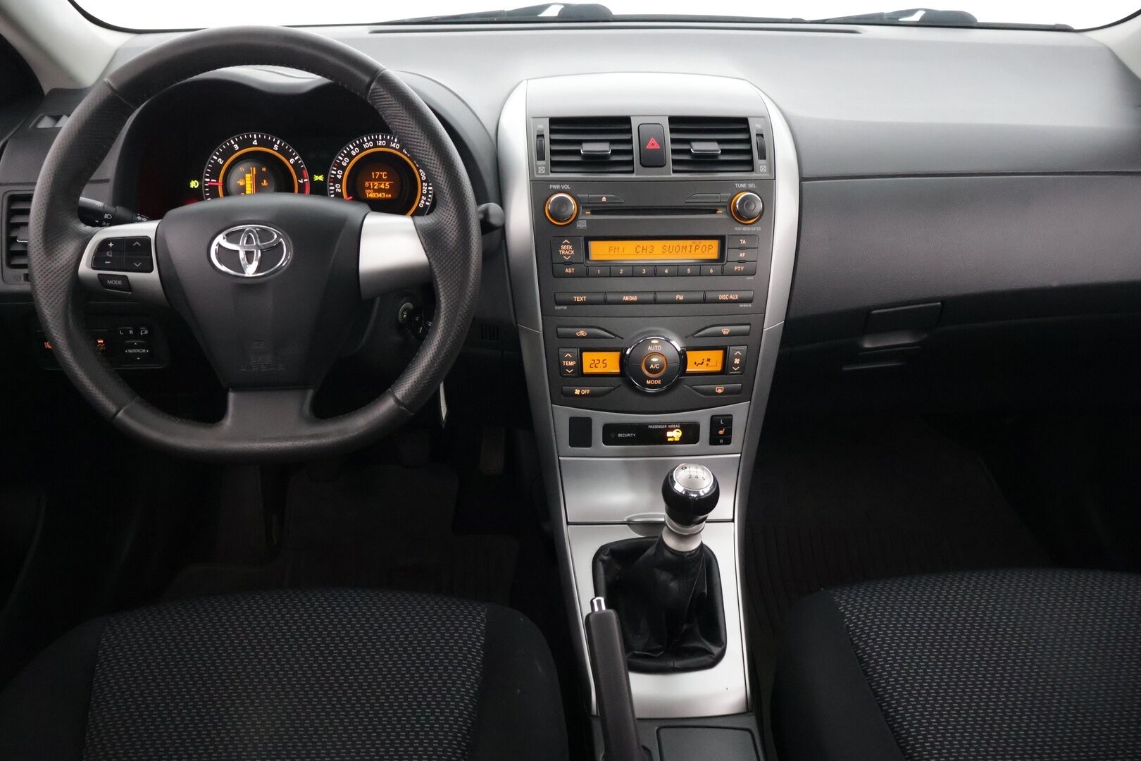 Toyota Corolla 2011 1,6 Valvematic Linea Sol 4ov - Lohkolämmitin / Särmä huoltohistoria / Tutka takana