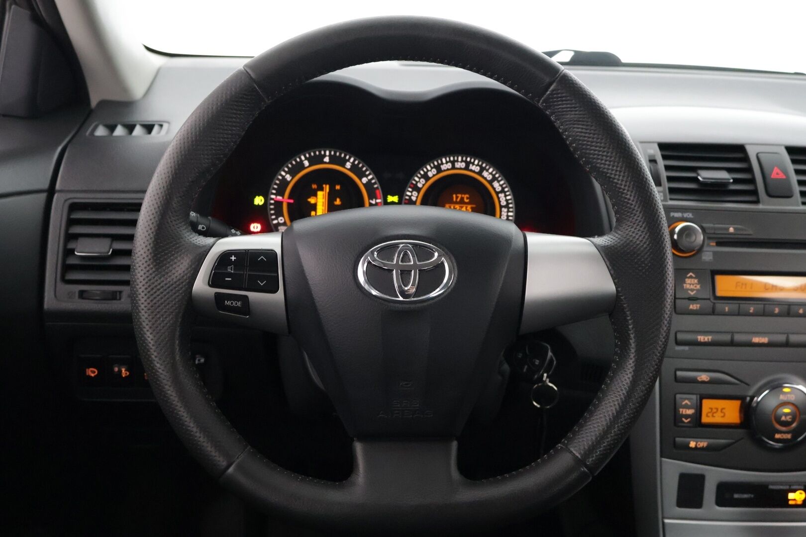 Toyota Corolla 2011 1,6 Valvematic Linea Sol 4ov - Lohkolämmitin / Särmä huoltohistoria / Tutka takana