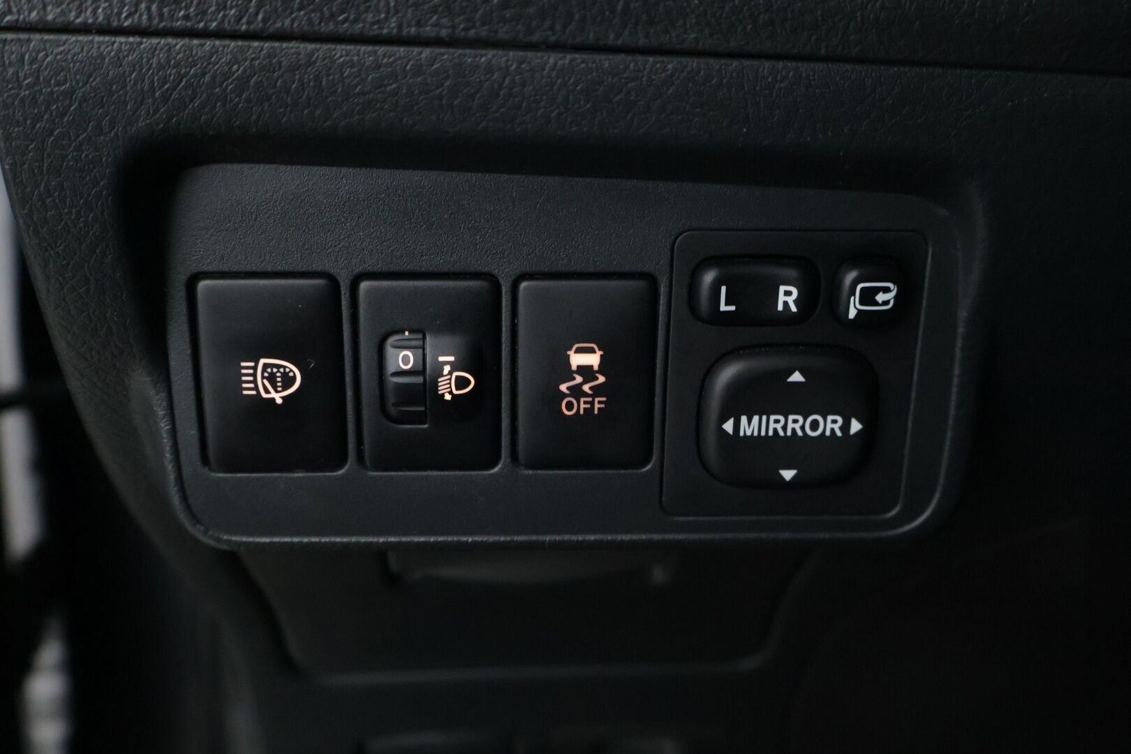 Toyota Corolla 2011 1,6 Valvematic Linea Sol 4ov - Lohkolämmitin / Särmä huoltohistoria / Tutka takana