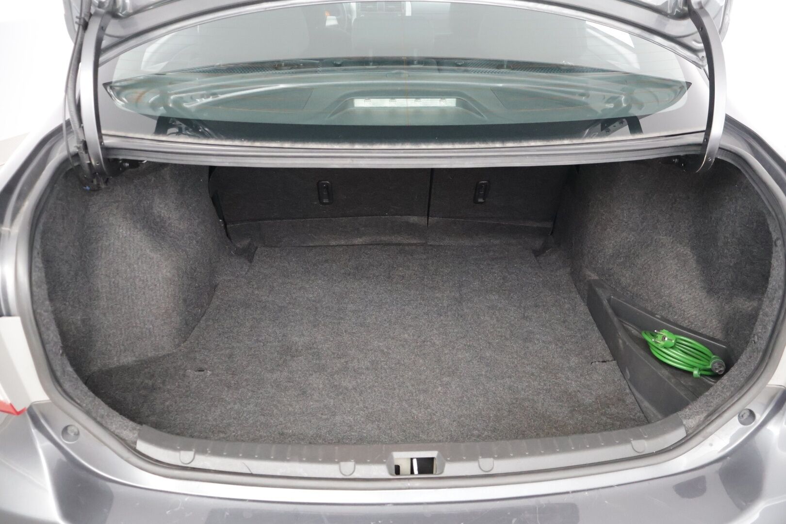 Toyota Corolla 2011 1,6 Valvematic Linea Sol 4ov - Lohkolämmitin / Särmä huoltohistoria / Tutka takana