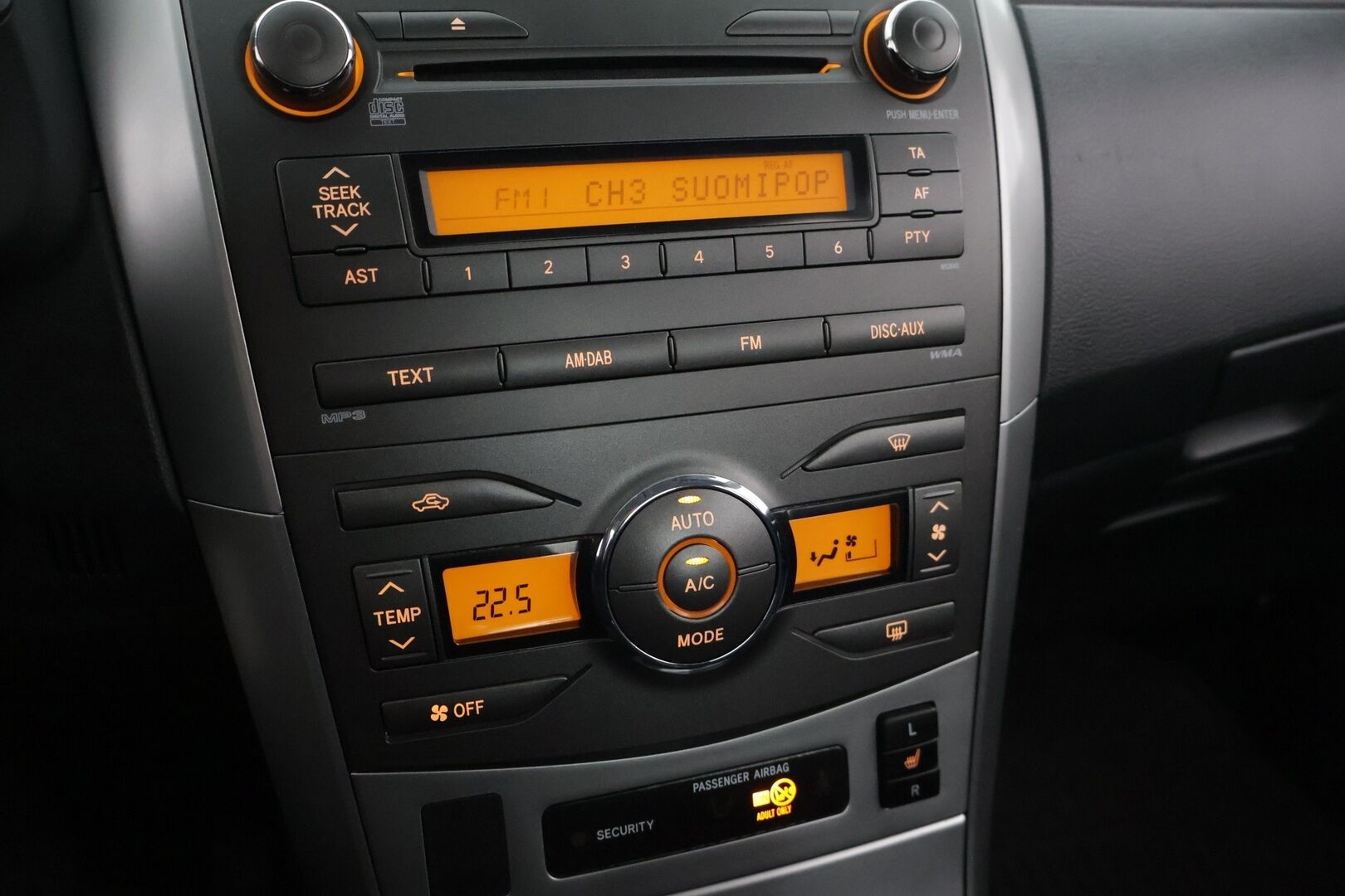 Toyota Corolla 2011 1,6 Valvematic Linea Sol 4ov - Lohkolämmitin / Särmä huoltohistoria / Tutka takana