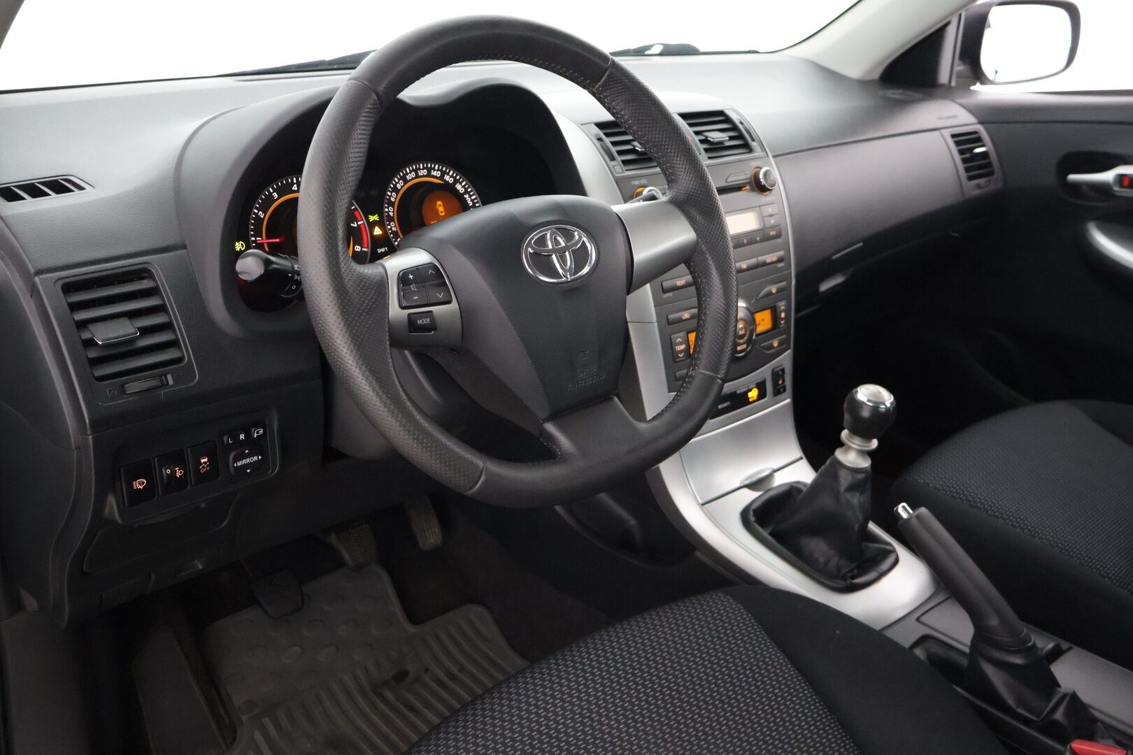 Toyota Corolla 2011 1,6 Valvematic Linea Sol 4ov - Lohkolämmitin / Särmä huoltohistoria / Tutka takana