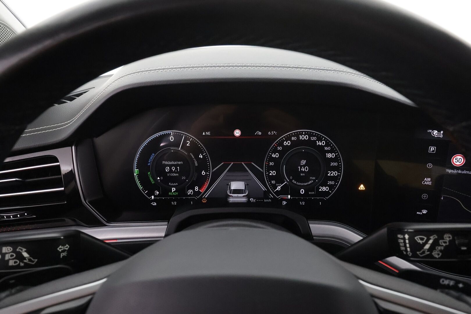 Volkswagen Touareg 2021 3,0 V6 eHybrid 280kW 4MOTION Tiptronic * ACC / 360° / HUD / Panorama / IQ.Light / Muistipenkki / Nahat * - Kahdet renkaat aluvanteilla