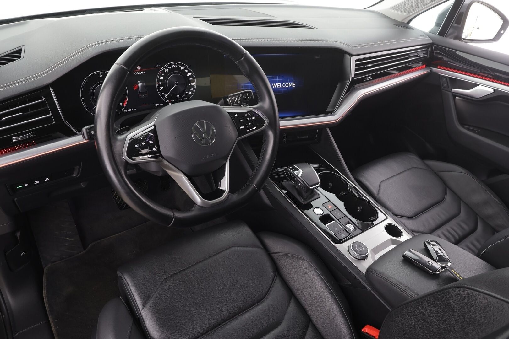 Volkswagen Touareg 2021 3,0 V6 eHybrid 280kW 4MOTION Tiptronic * ACC / 360° / HUD / Panorama / IQ.Light / Muistipenkki / Nahat * - Kahdet renkaat aluvanteilla