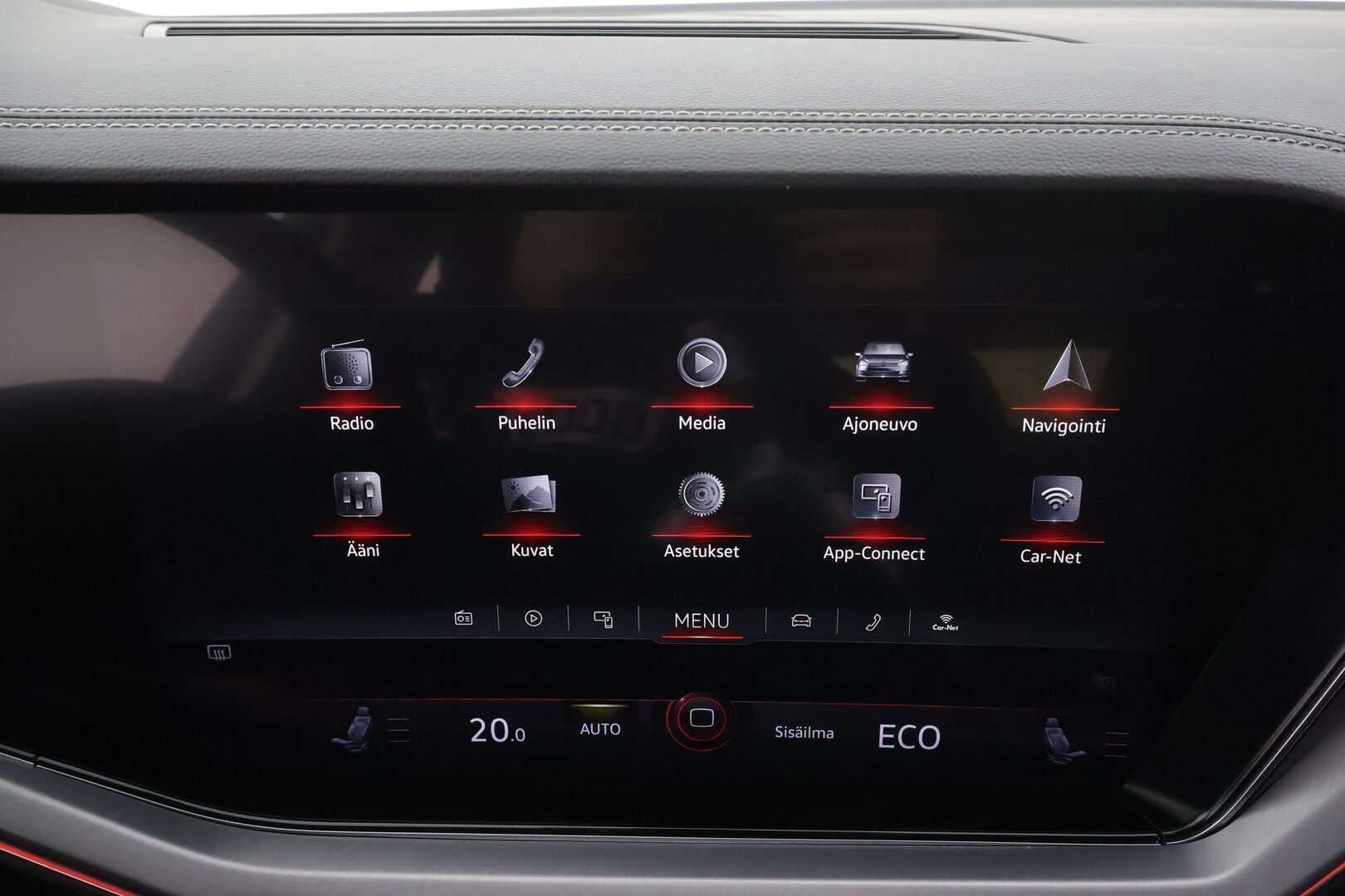 Volkswagen Touareg 2021 3,0 V6 eHybrid 280kW 4MOTION Tiptronic * ACC / 360° / HUD / Panorama / IQ.Light / Muistipenkki / Nahat * - Kahdet renkaat aluvanteilla