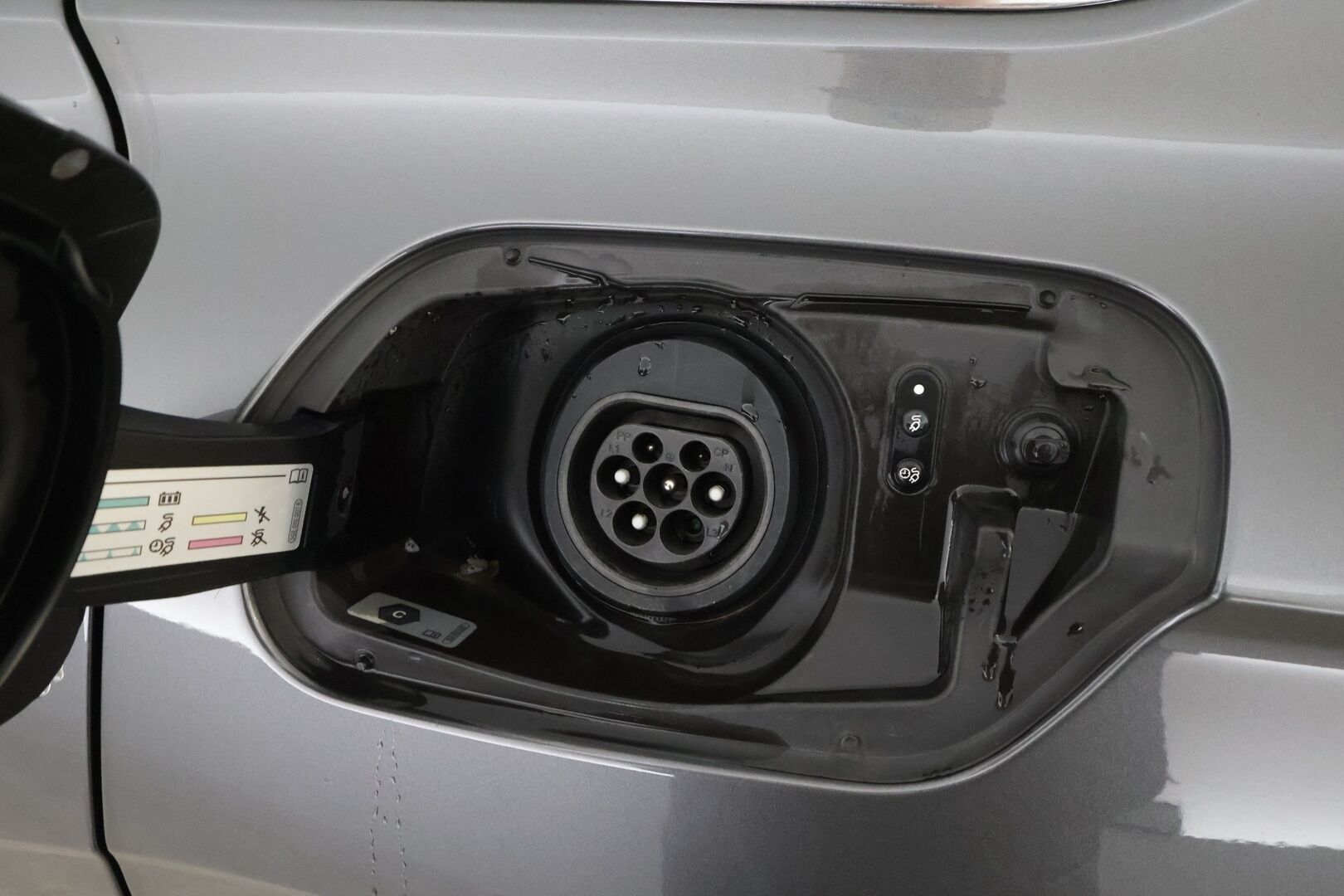 Volkswagen Touareg 2021 3,0 V6 eHybrid 280kW 4MOTION Tiptronic * ACC / 360° / HUD / Panorama / IQ.Light / Muistipenkki / Nahat * - Kahdet renkaat aluvanteilla