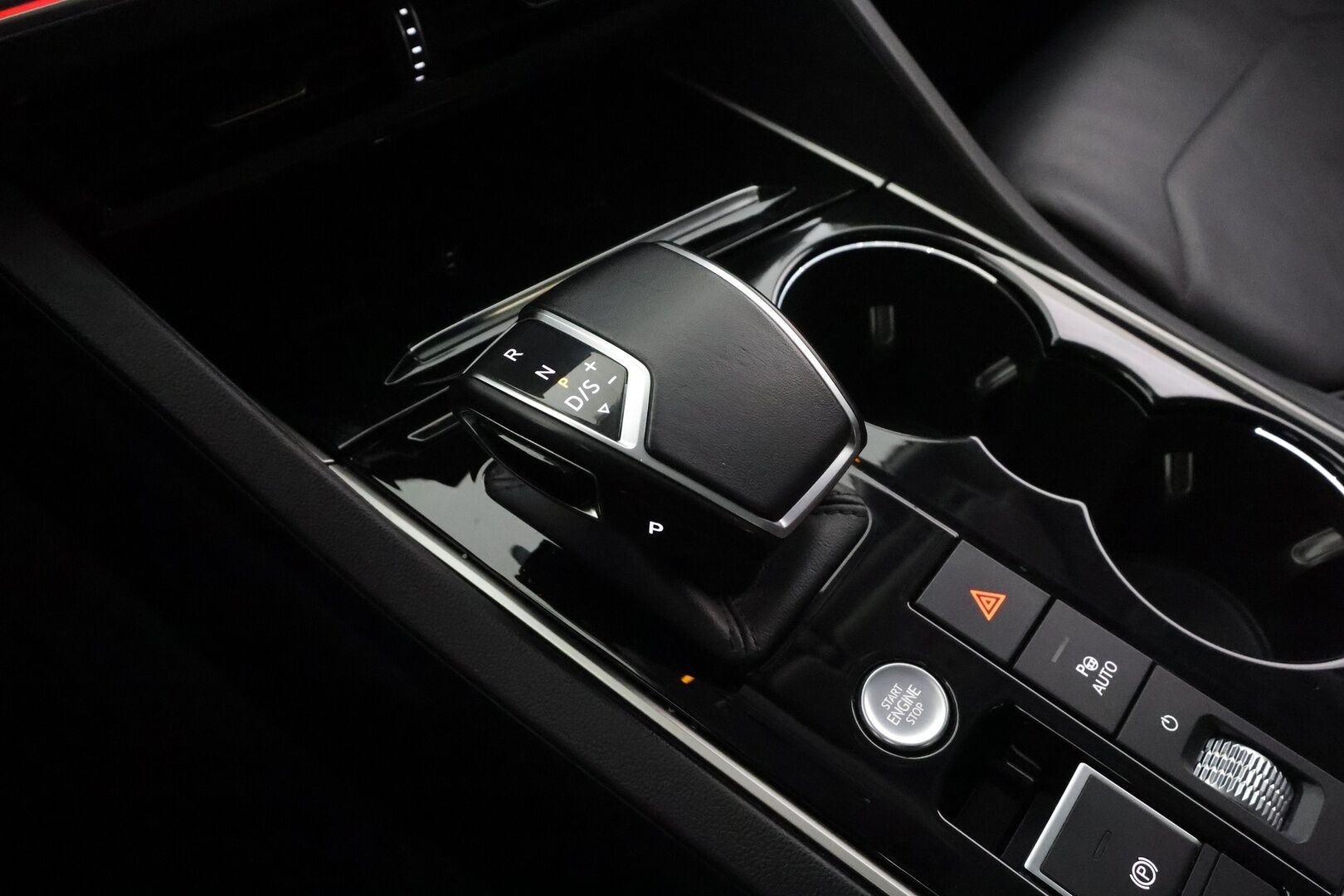 Volkswagen Touareg 2021 3,0 V6 eHybrid 280kW 4MOTION Tiptronic * ACC / 360° / HUD / Panorama / IQ.Light / Muistipenkki / Nahat * - Kahdet renkaat aluvanteilla