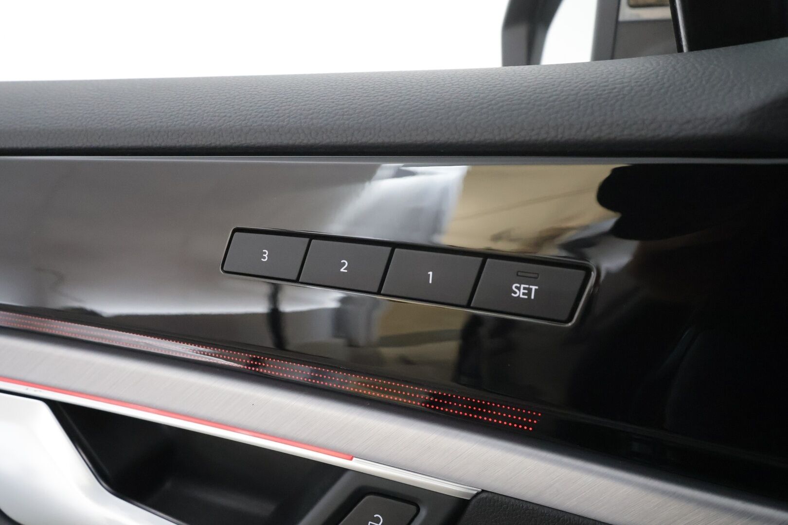 Volkswagen Touareg 2021 3,0 V6 eHybrid 280kW 4MOTION Tiptronic * ACC / 360° / HUD / Panorama / IQ.Light / Muistipenkki / Nahat * - Kahdet renkaat aluvanteilla