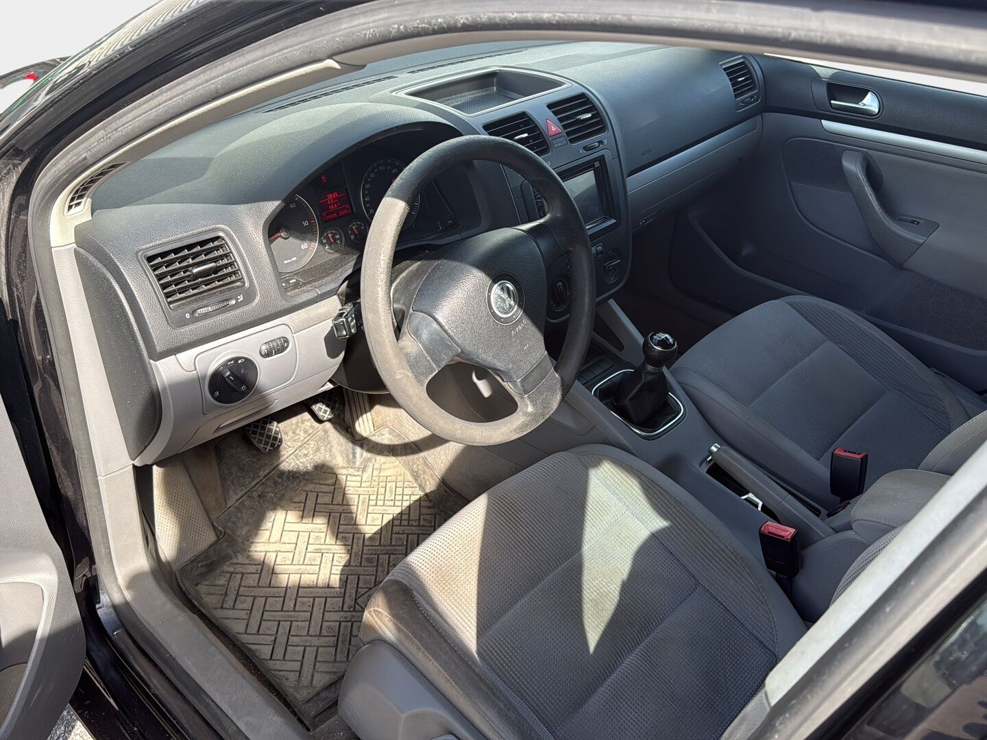 Volkswagen Jetta 2006 - YritysOutlet - Myydään vain yrityksille