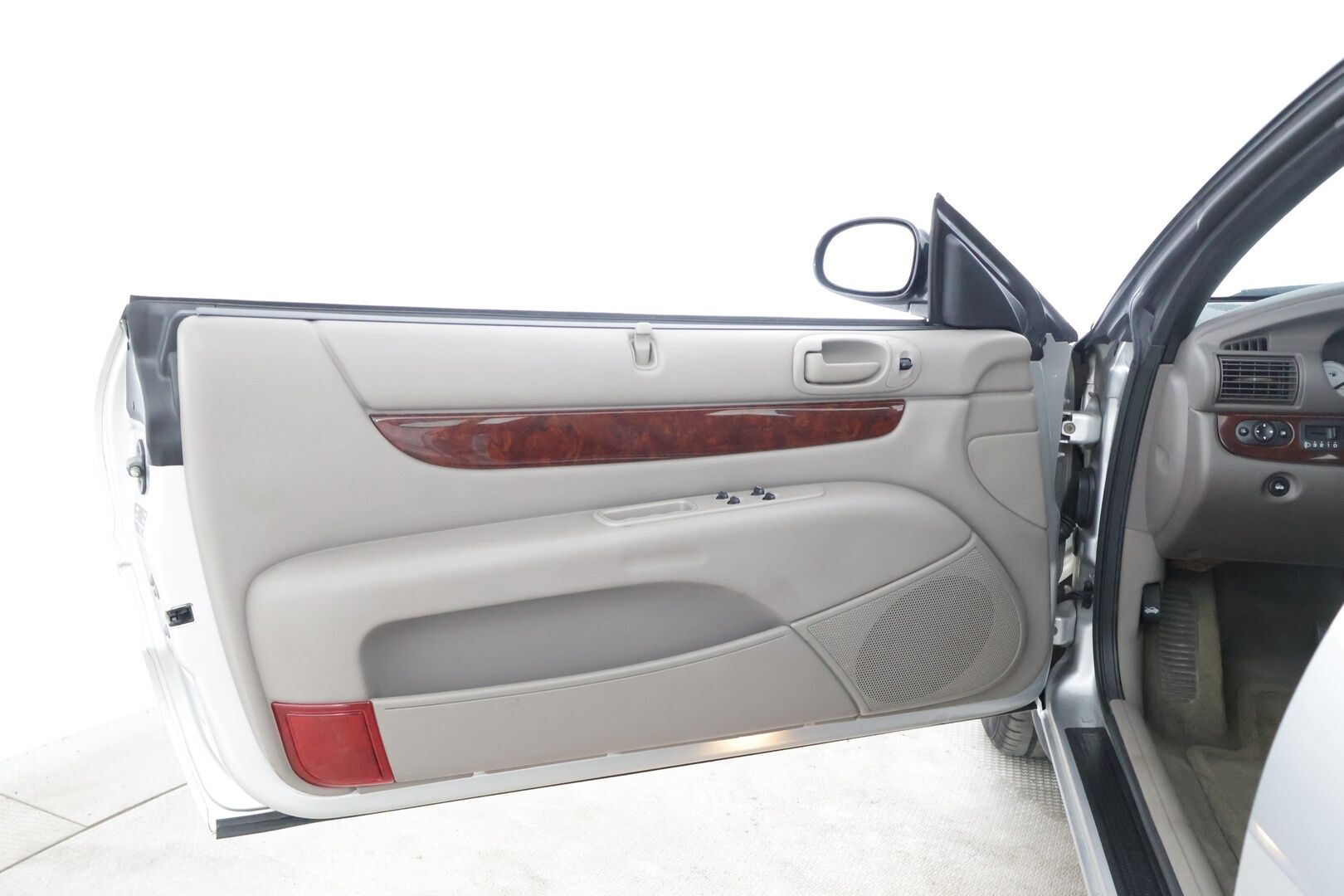 Chrysler Sebring 2002 2,7 V6 A4 Cabrio Limited Autostick * Myydään huutokaupat.com- sivustolla / 2x renkaat / Siisti / Vähän ajettu!* - * Harvoin tarjolla! / Vähän ajettu yksilö!*