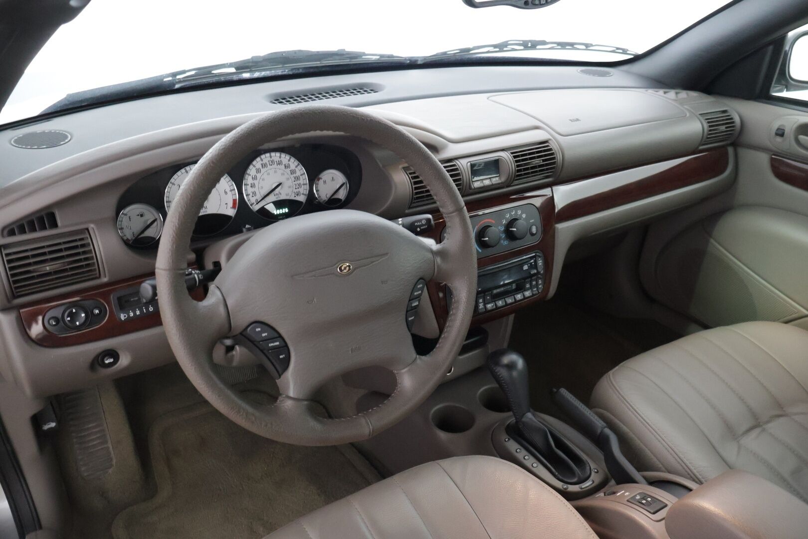 Chrysler Sebring 2002 2,7 V6 A4 Cabrio Limited Autostick * Myydään huutokaupat.com- sivustolla / 2x renkaat / Siisti / Vähän ajettu!* - * Harvoin tarjolla! / Vähän ajettu yksilö!*