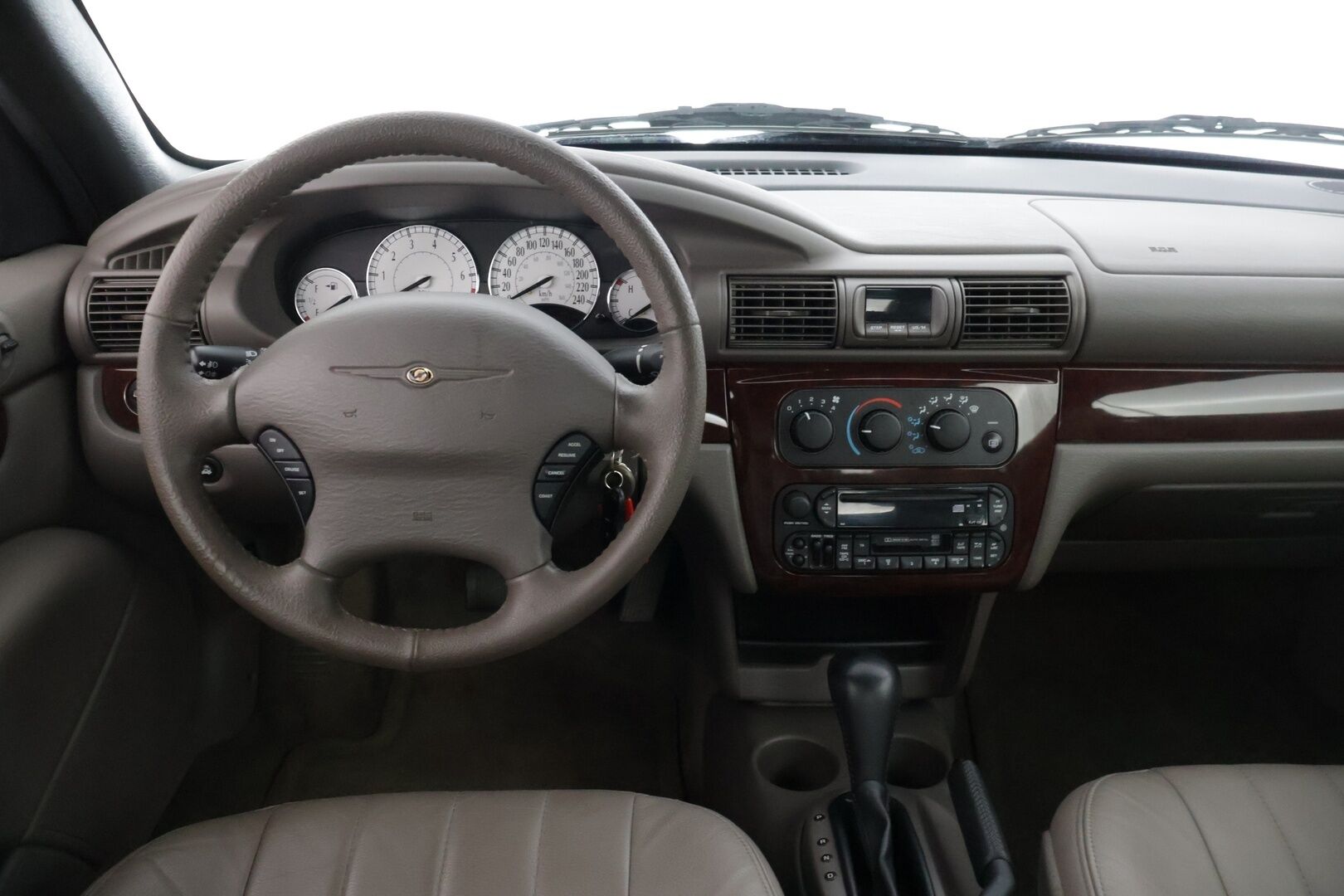 Chrysler Sebring 2002 2,7 V6 A4 Cabrio Limited Autostick * Myydään huutokaupat.com- sivustolla / 2x renkaat / Siisti / Vähän ajettu!* - * Harvoin tarjolla! / Vähän ajettu yksilö!*