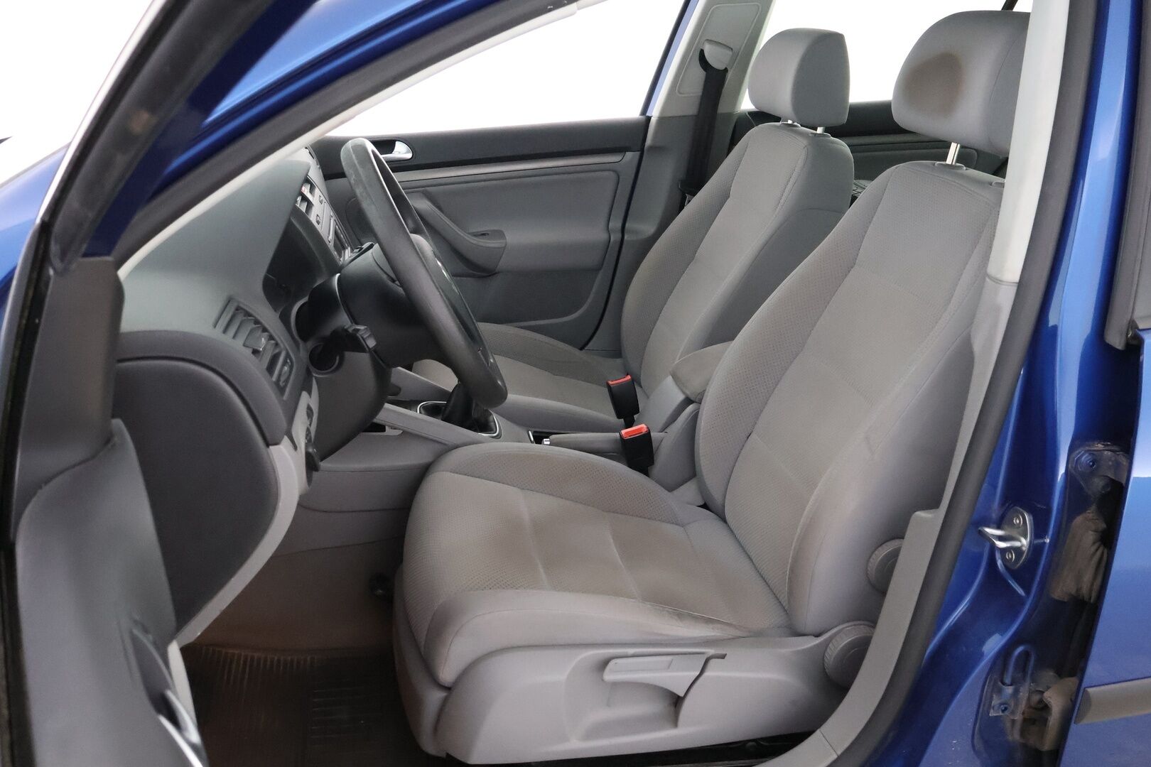 Volkswagen Golf 2005 MYYDÄÄN HUUTOKAUPAT.COM!