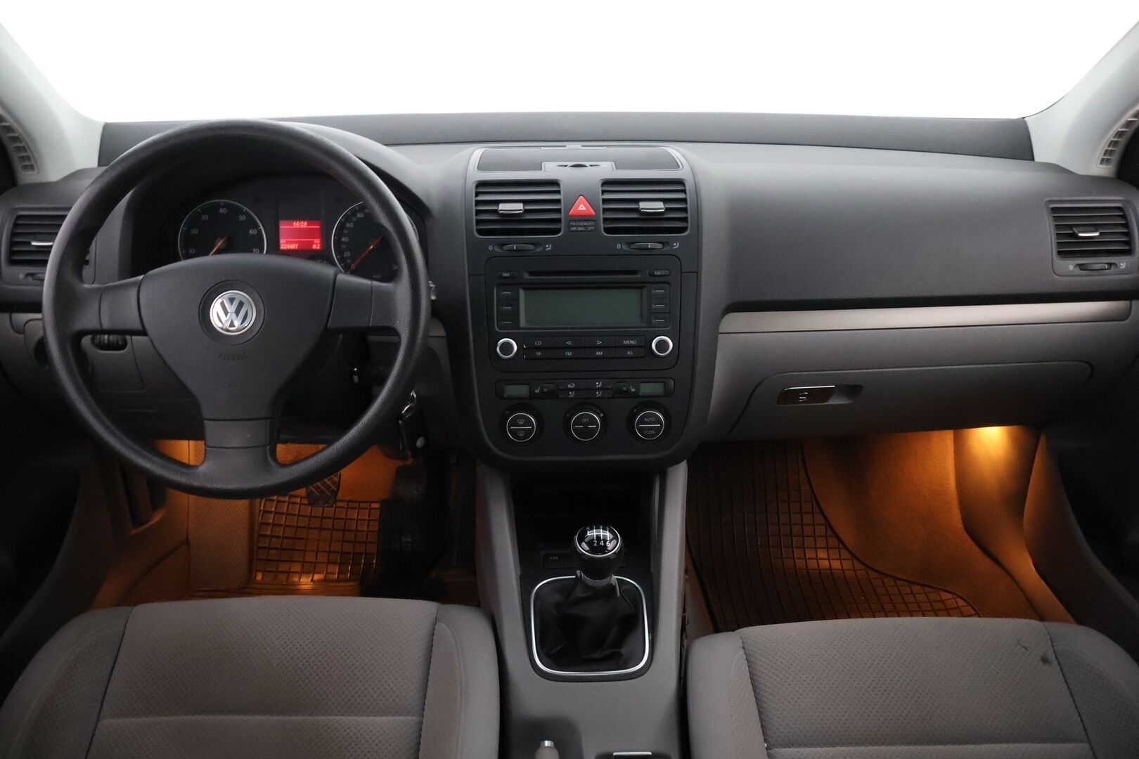 Volkswagen Golf 2005 MYYDÄÄN HUUTOKAUPAT.COM!