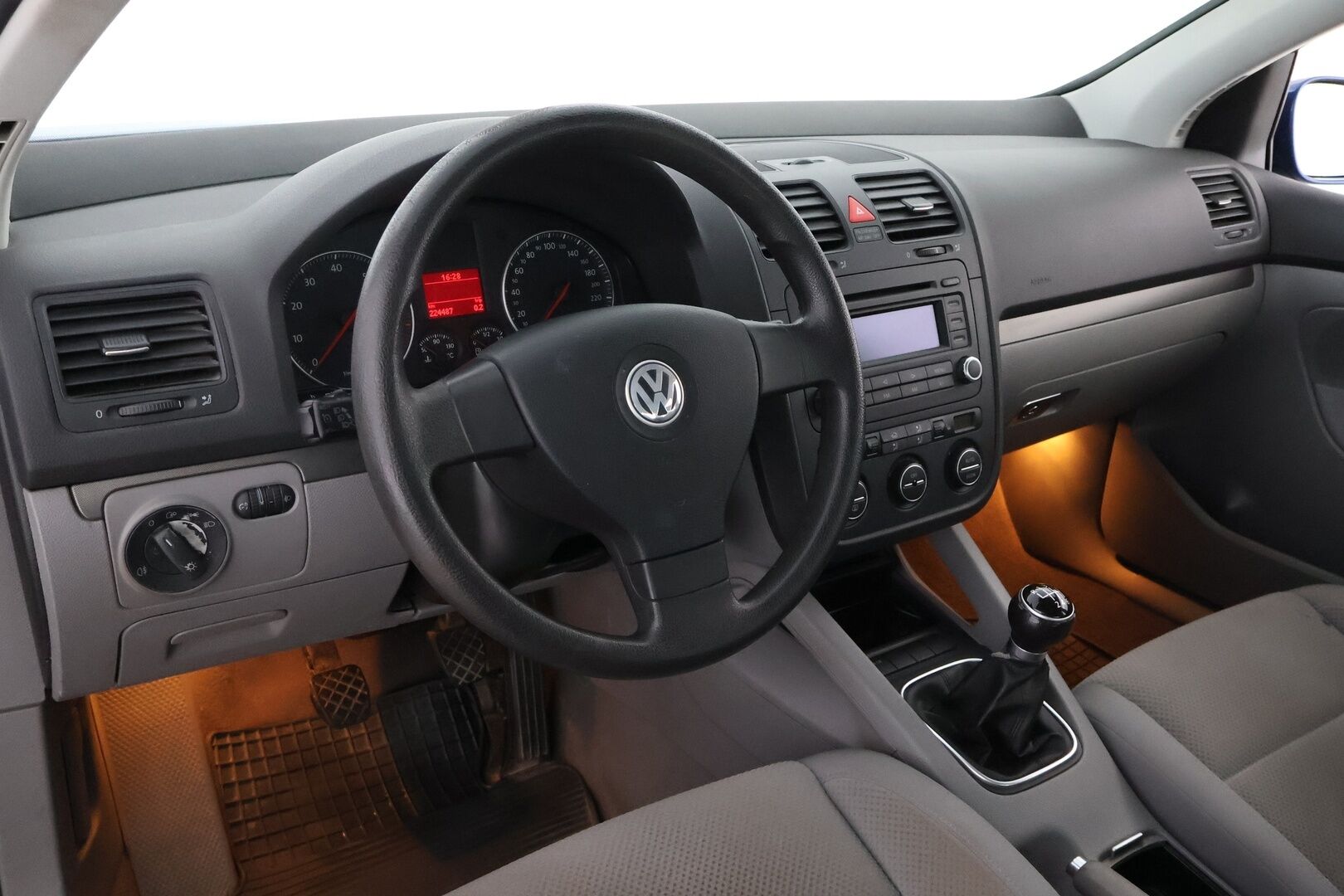 Volkswagen Golf 2005 MYYDÄÄN HUUTOKAUPAT.COM!