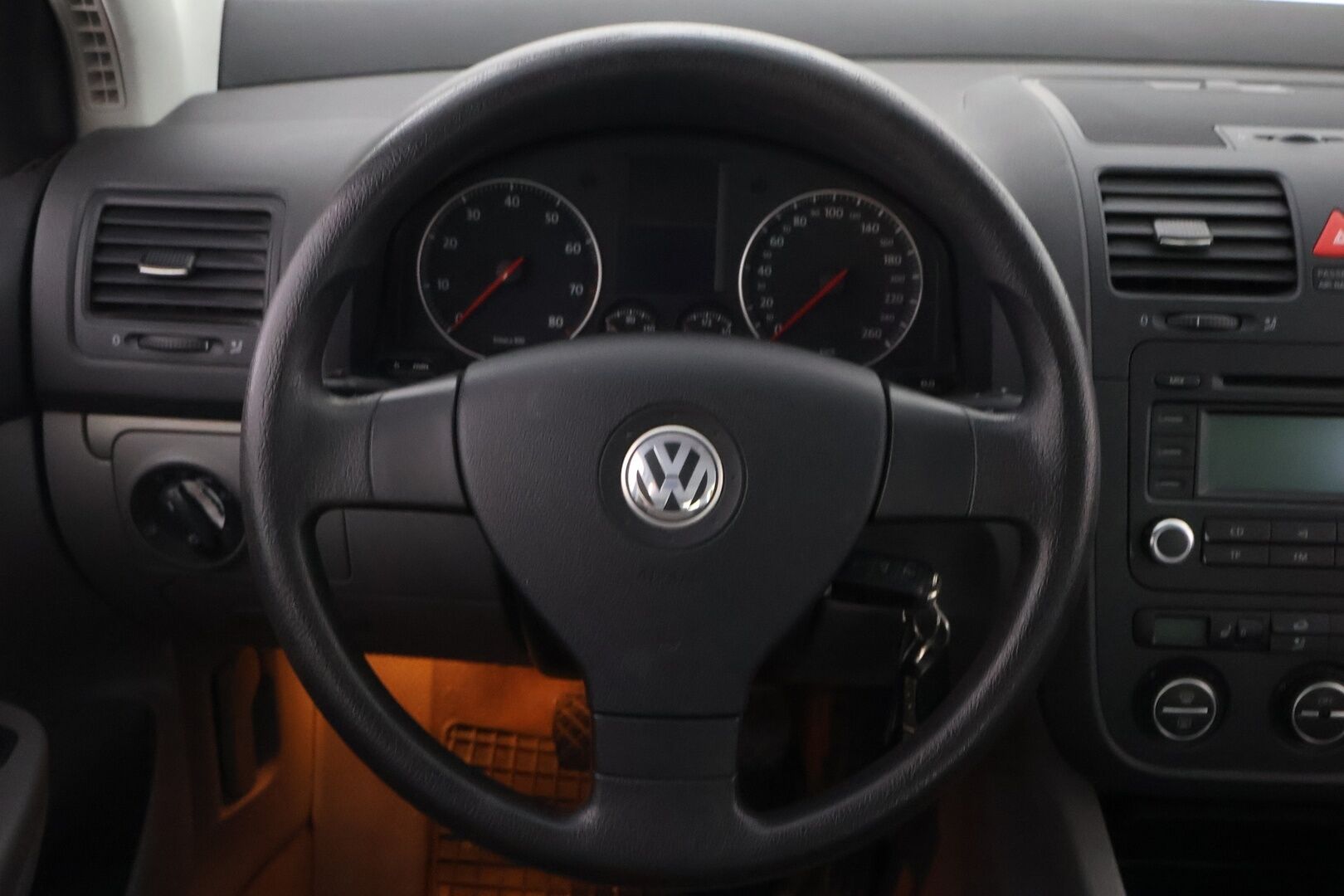 Volkswagen Golf 2005 MYYDÄÄN HUUTOKAUPAT.COM!