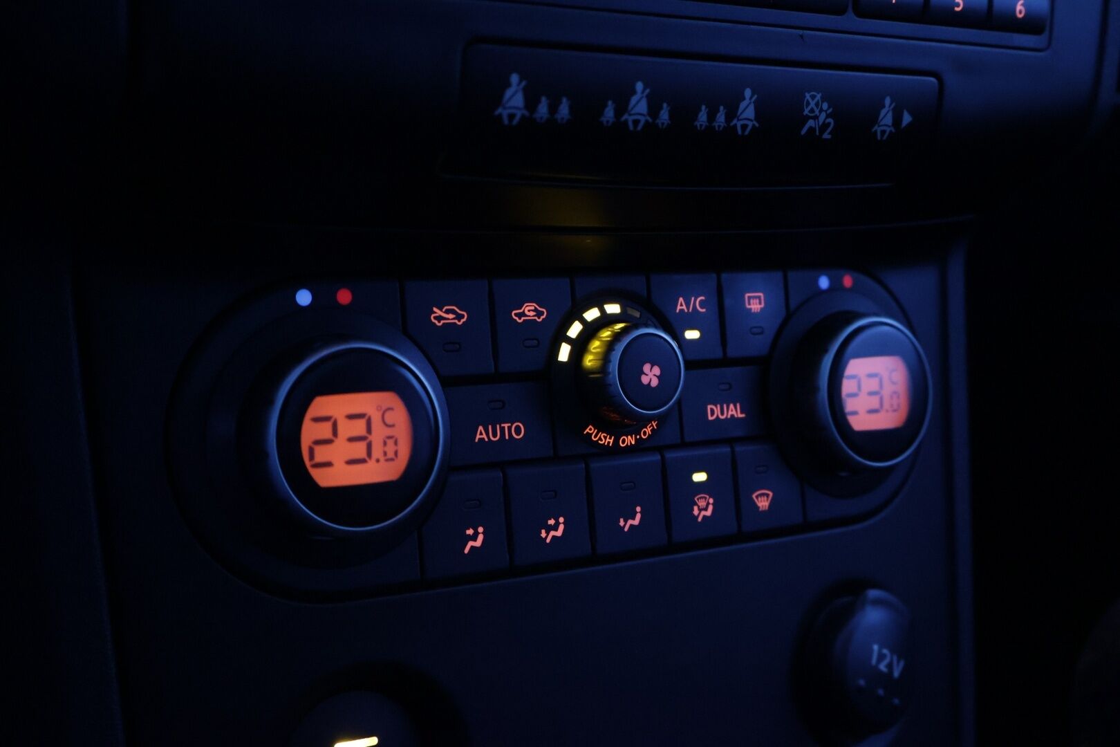 Nissan Qashqai+2 2009 2,0dCi DPF Tekna 6MT 4WD - YritysOutlet - Myydään vain yrityksille - Huippu hyvä huoltohistoria / 7-Paikkainen / Nahkapenkit! 