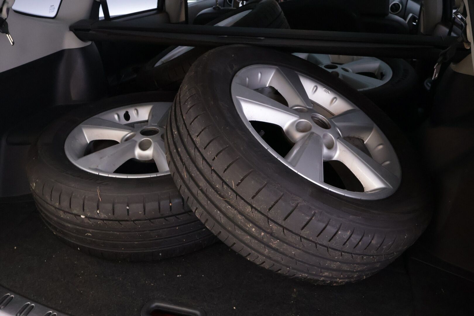 Nissan Qashqai+2 2009 2,0dCi DPF Tekna 6MT 4WD - YritysOutlet - Myydään vain yrityksille - Huippu hyvä huoltohistoria / 7-Paikkainen / Nahkapenkit! 