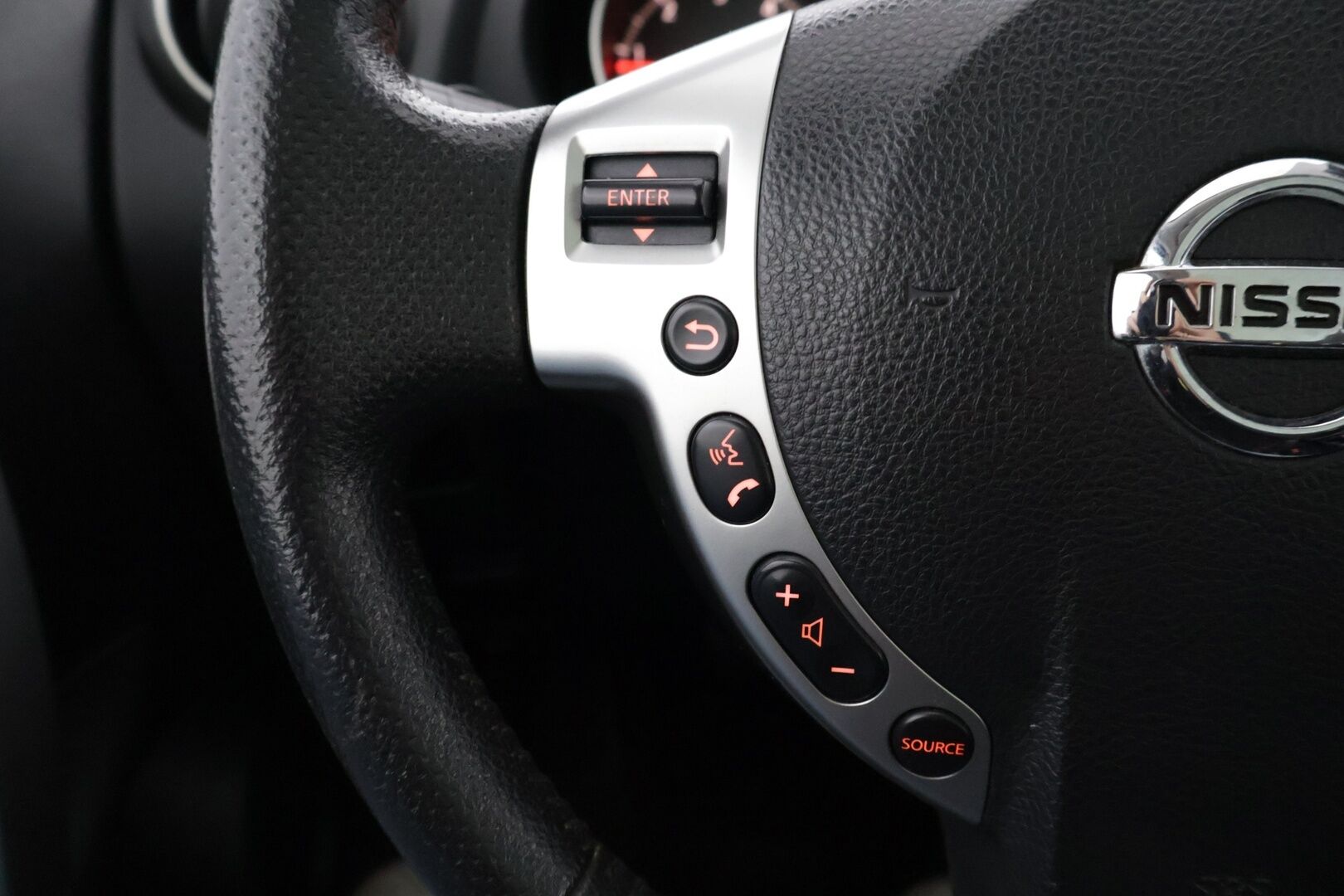 Nissan Qashqai+2 2009 2,0dCi DPF Tekna 6MT 4WD - YritysOutlet - Myydään vain yrityksille - Huippu hyvä huoltohistoria / 7-Paikkainen / Nahkapenkit! 