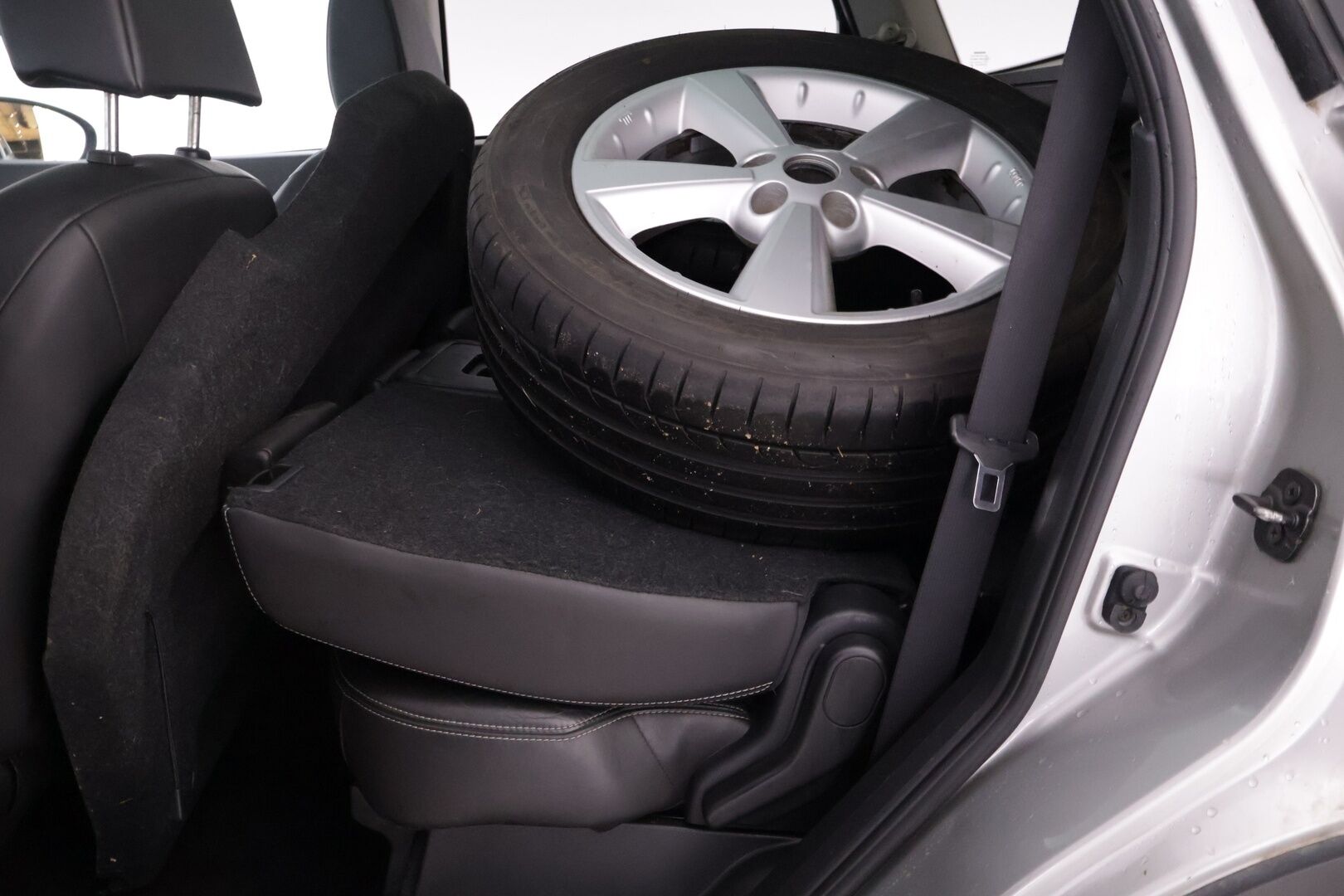 Nissan Qashqai+2 2009 2,0dCi DPF Tekna 6MT 4WD - YritysOutlet - Myydään vain yrityksille - Huippu hyvä huoltohistoria / 7-Paikkainen / Nahkapenkit! 