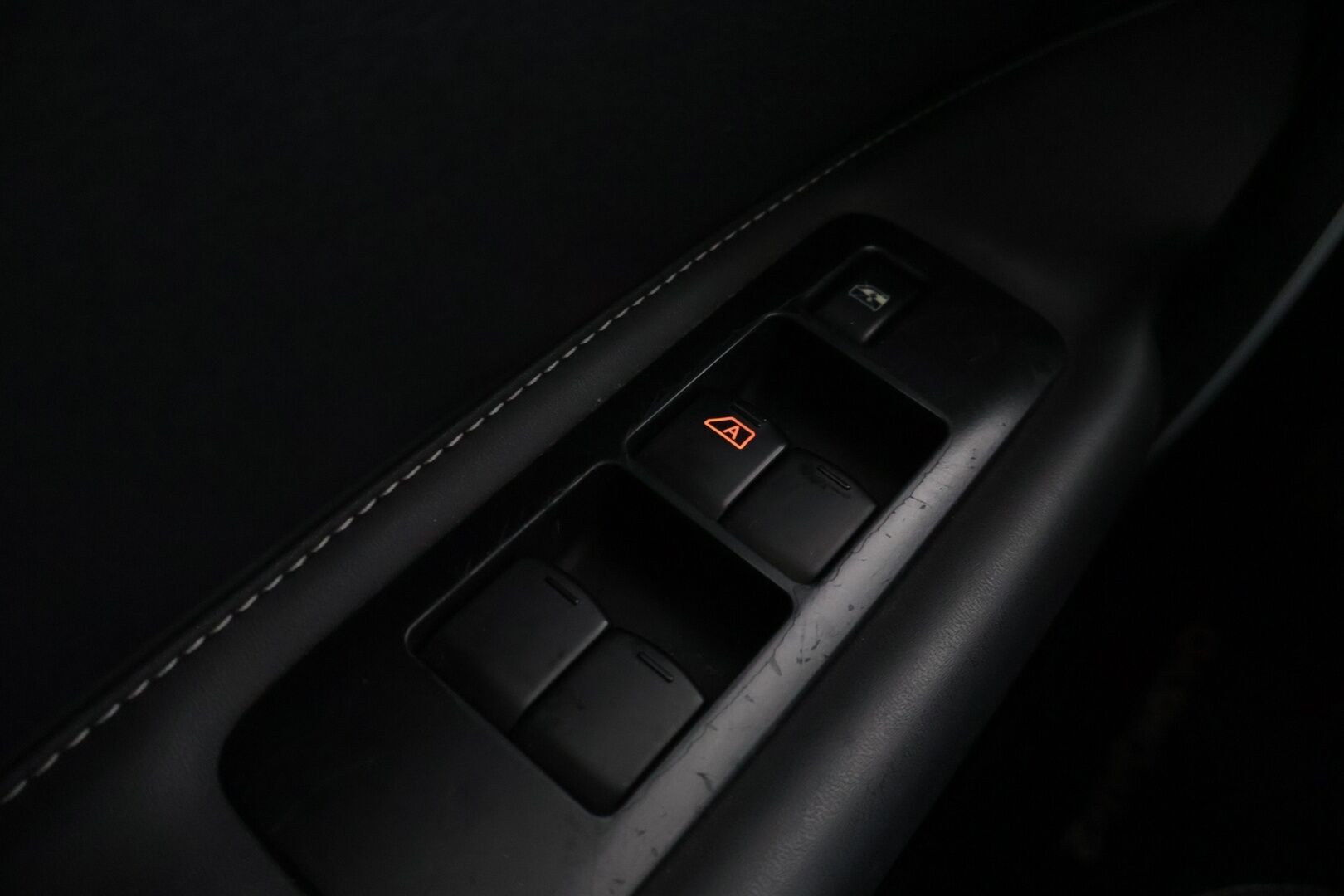 Nissan Qashqai+2 2009 2,0dCi DPF Tekna 6MT 4WD - YritysOutlet - Myydään vain yrityksille - Huippu hyvä huoltohistoria / 7-Paikkainen / Nahkapenkit! 