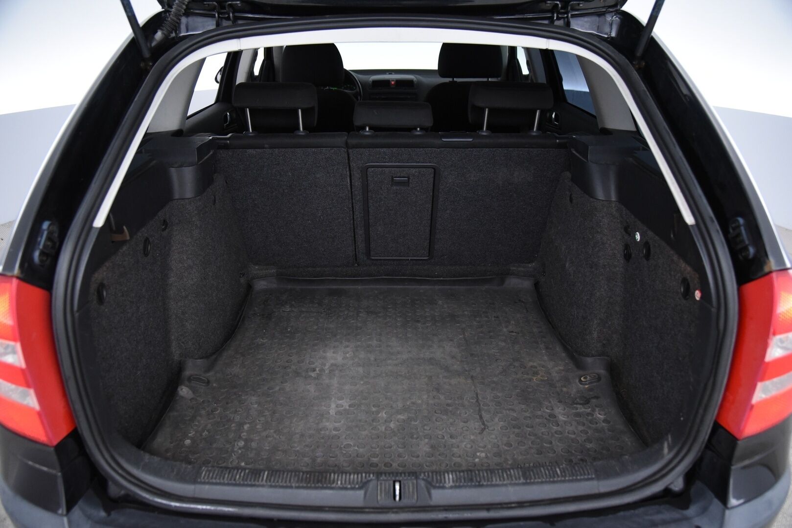 Skoda Octavia 2008 Combi 2,0 TDI Elegance / Myydään huutokaupat.com:ssa! - MYYDÄÄN VAIN HUUTOKAUPAT.COM:SSA!