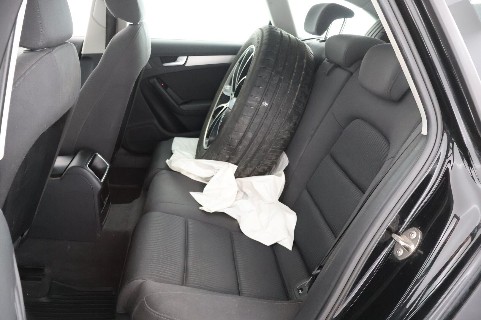 Audi A4 2009 Avant 1,8 TFSI Business / 2.Om. Suomi-auto / Vuoden leima / Xenon / 2x renkaat - YritysOutlet - Myydään vain yrityksille - Laadukkaat renkaat! Seuraava katsastus -03/27!