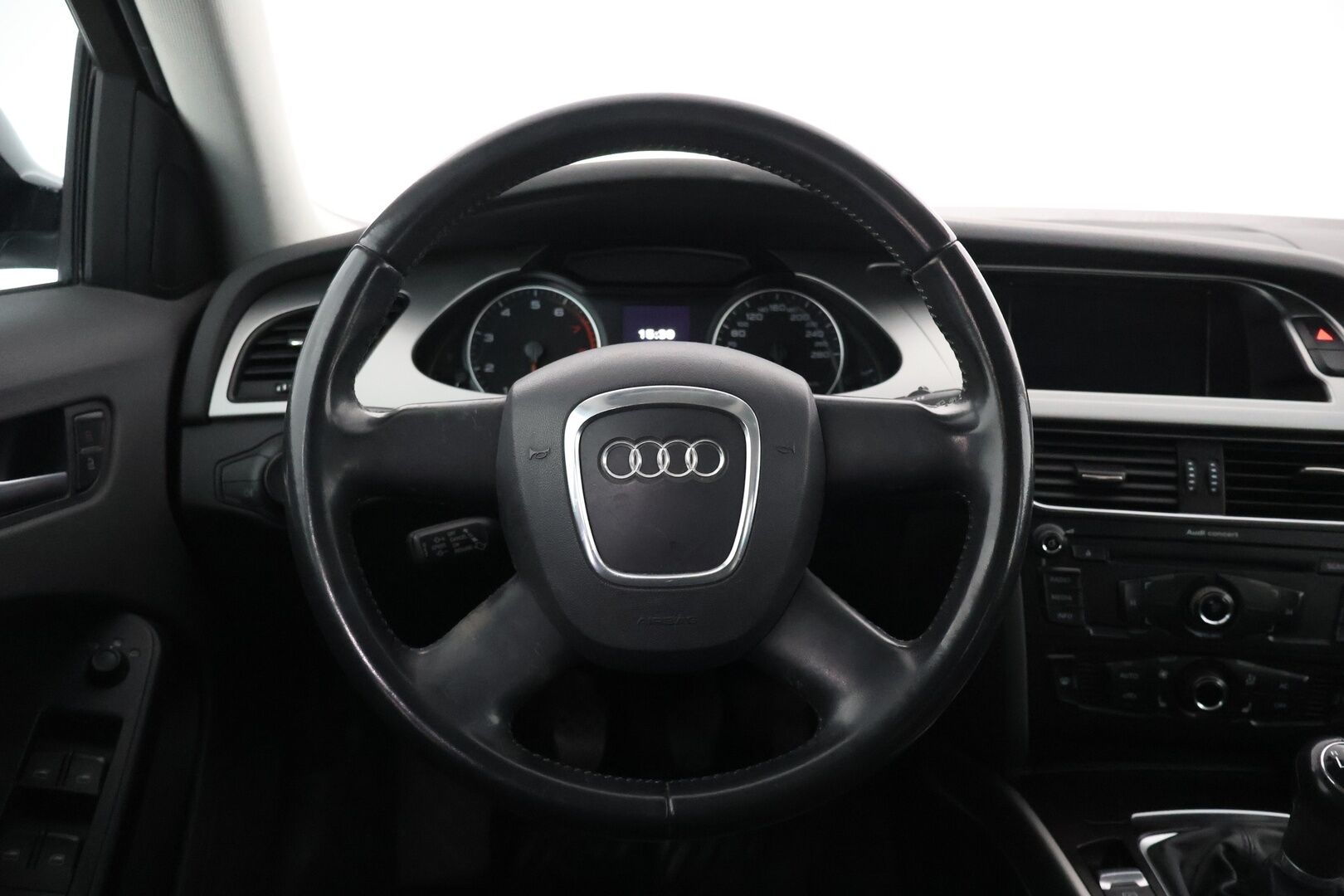 Audi A4 2009 Avant 1,8 TFSI Business / 2.Om. Suomi-auto / Vuoden leima / Xenon / 2x renkaat - YritysOutlet - Myydään vain yrityksille - Laadukkaat renkaat! Seuraava katsastus -03/27!