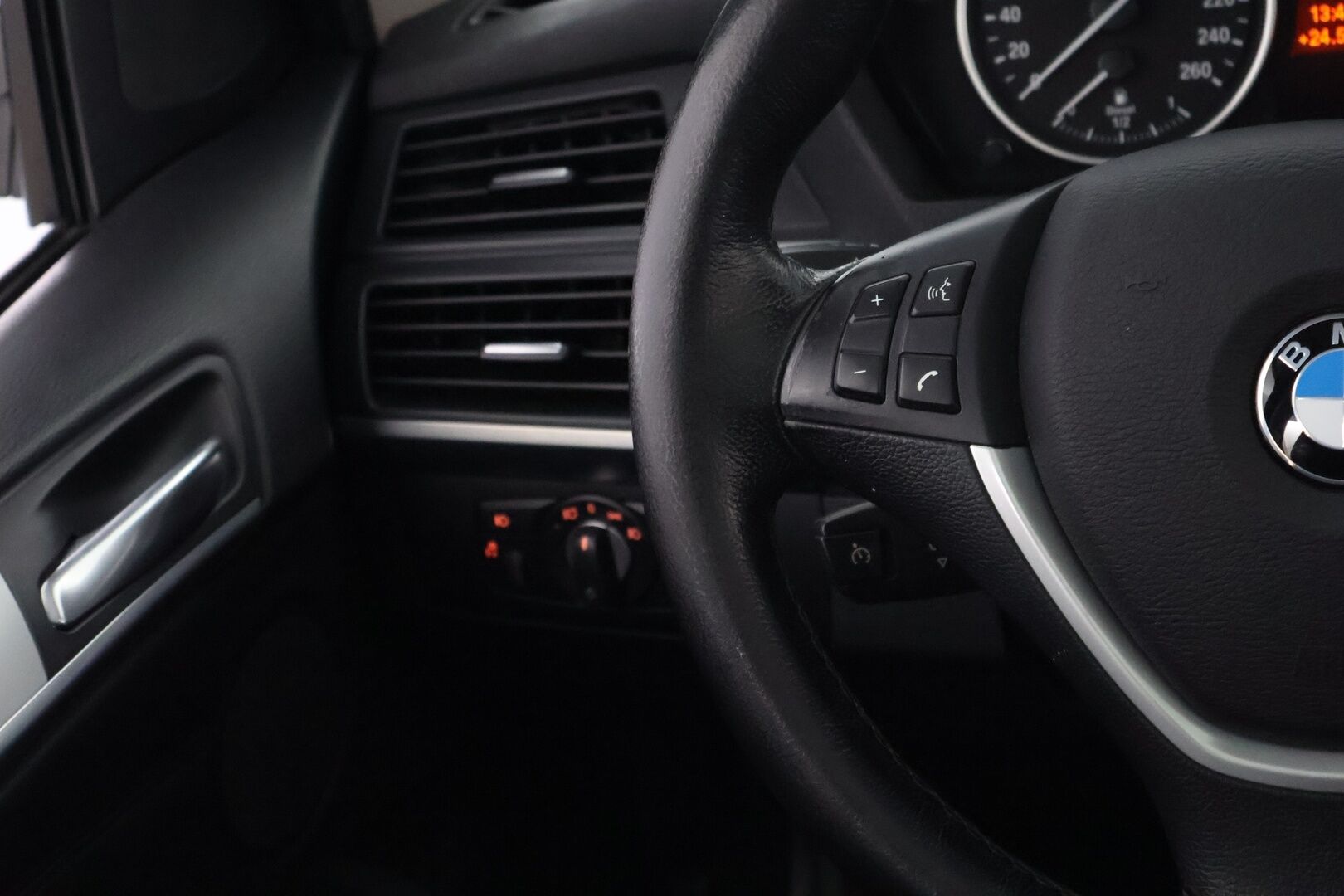 BMW X5 2008 xDrive30d A E70 SAV - Juuri katsastettu / HiFi / Panoraama / Nahkasisusta / Vetokoukku / Muistipenkki / Xenon / Hyvät varusteet / Harvinaisen siisti!