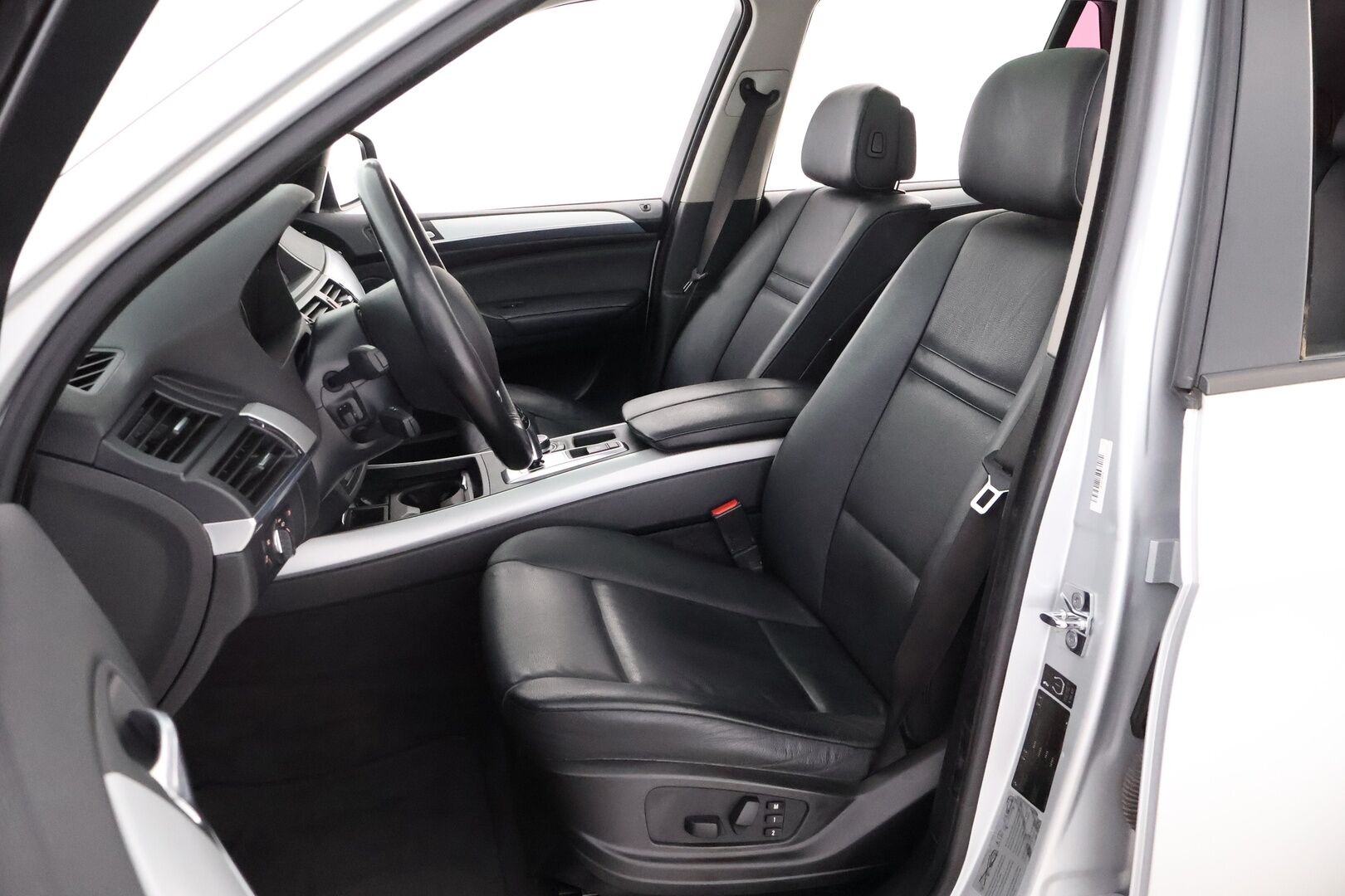 BMW X5 2008 xDrive30d A E70 SAV - Juuri katsastettu / HiFi / Panoraama / Nahkasisusta / Vetokoukku / Muistipenkki / Xenon / Hyvät varusteet / Harvinaisen siisti!