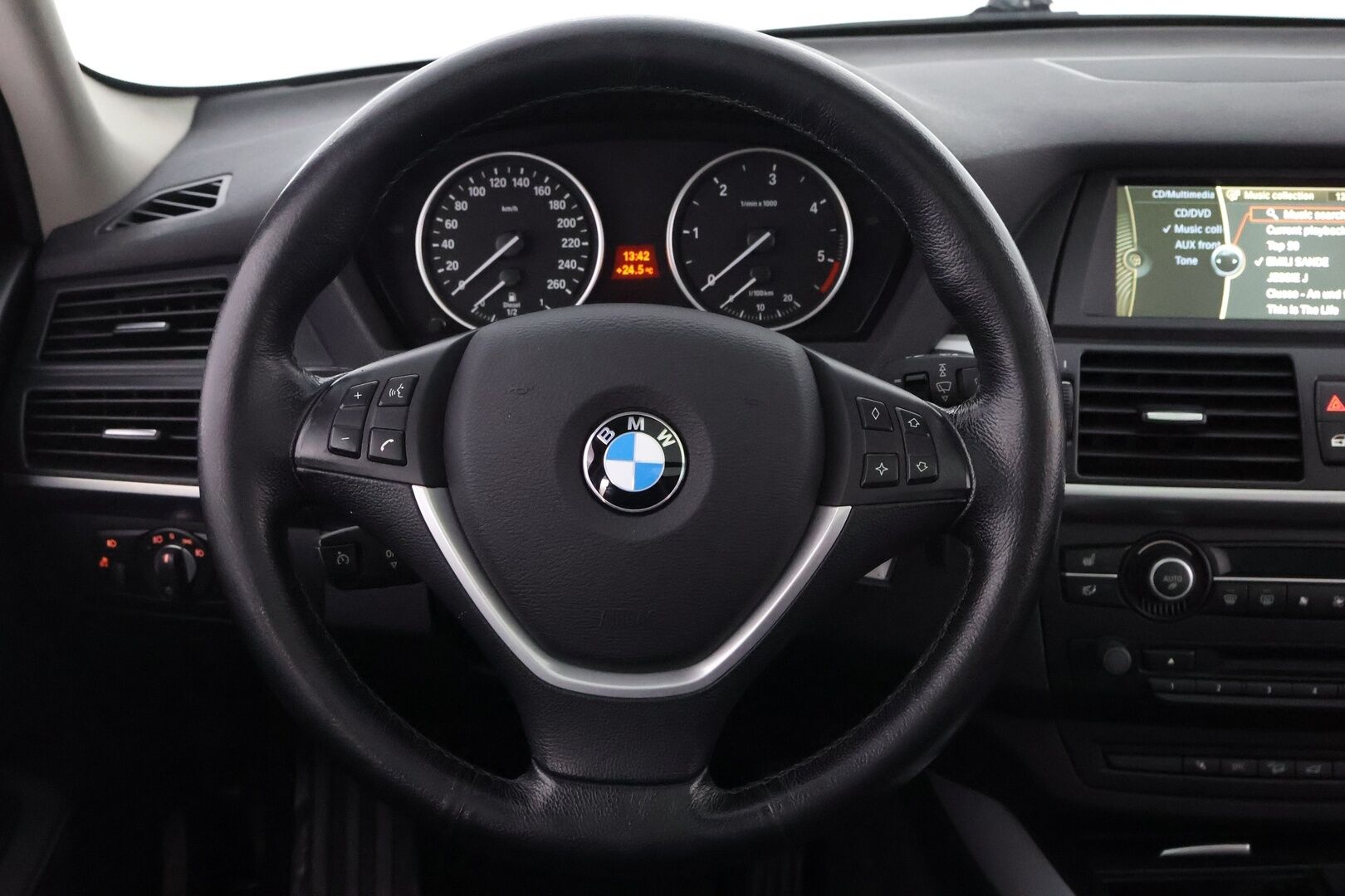 BMW X5 2008 xDrive30d A E70 SAV - Juuri katsastettu / HiFi / Panoraama / Nahkasisusta / Vetokoukku / Muistipenkki / Xenon / Hyvät varusteet / Harvinaisen siisti!