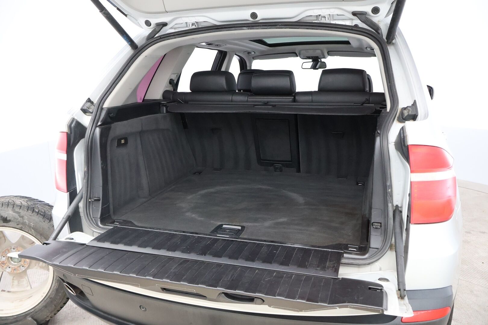 BMW X5 2008 xDrive30d A E70 SAV - Juuri katsastettu / HiFi / Panoraama / Nahkasisusta / Vetokoukku / Muistipenkki / Xenon / Hyvät varusteet / Harvinaisen siisti!