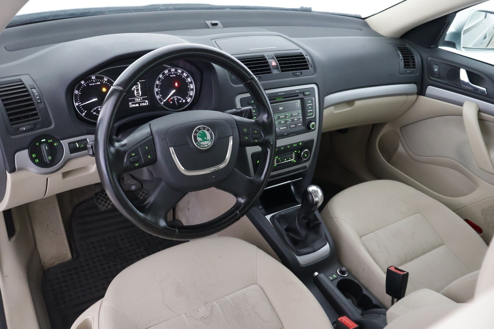 Skoda Octavia 2009 Combi 1,8 TSI Elegance *YritysOutlet - Myydään vain yrityksille* / Kahdet renkaat / Vuoden leima / Helmat Ruoste korjattu ja suojattu - *YritysOutlet - Myydään vain yrityksille* / Kahdet renkaat / Vuoden leima / Helmat Ruoste korjattu ja suojattu