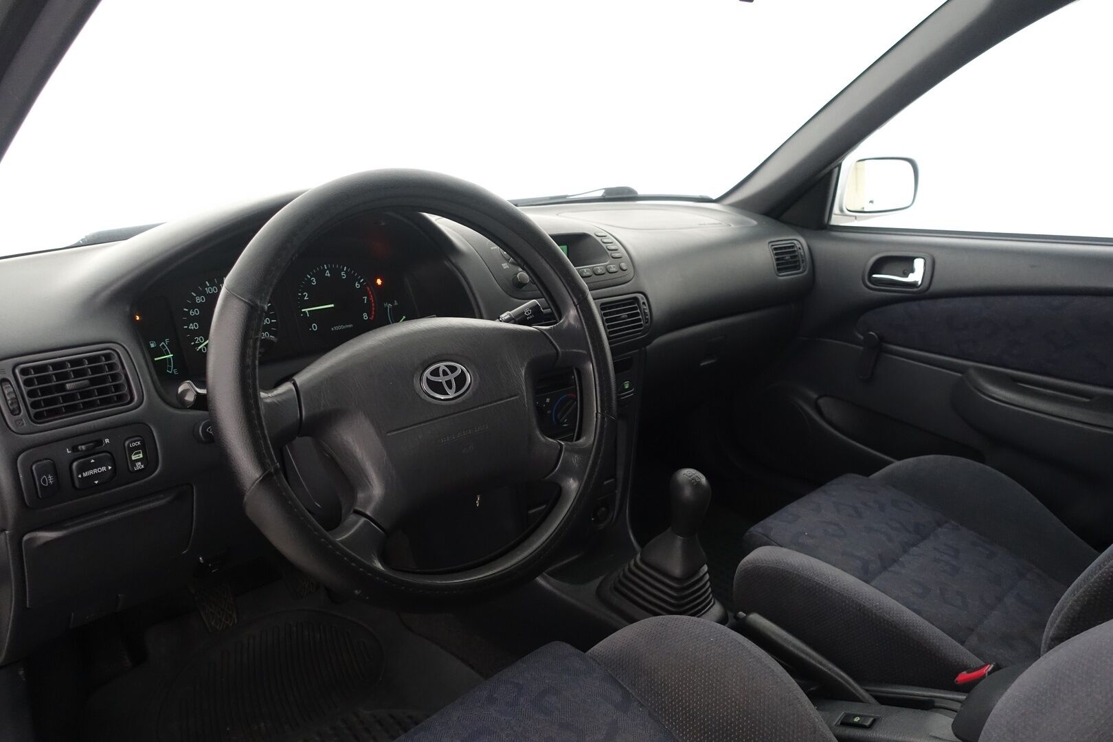 Toyota Corolla 2001 4D COROLLA SEDAN 1.6-ZZE112L-AEMDKW/247 - YritysOutlet - Myydään vain yrityksille