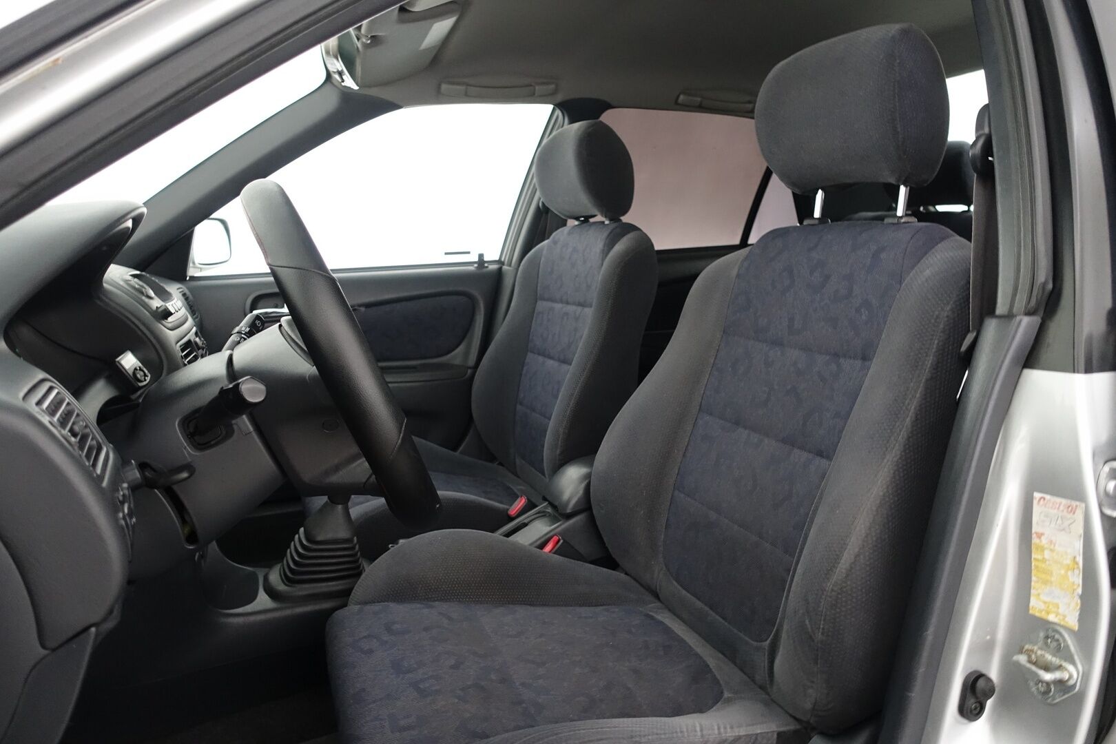Toyota Corolla 2001 4D COROLLA SEDAN 1.6-ZZE112L-AEMDKW/247 - YritysOutlet - Myydään vain yrityksille