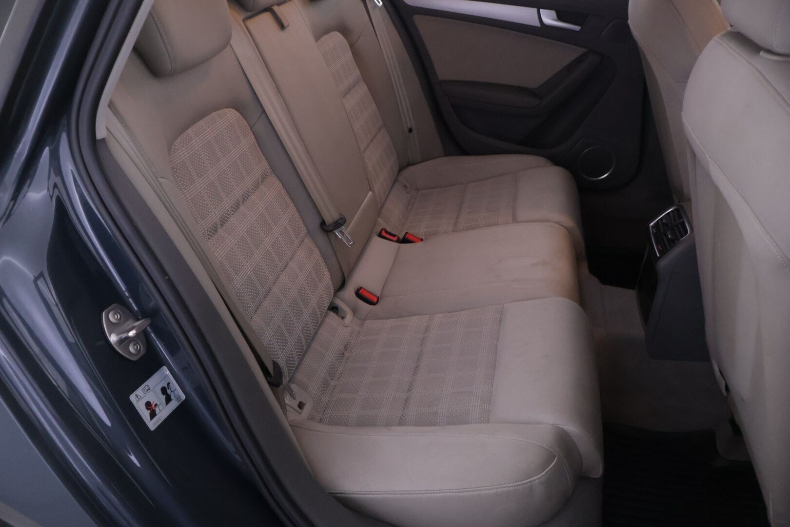 Audi A4 2010 A4 Farmari (AC) 4ov 1968cm3 - *Myydään huutokaupat.com* - KORKO VAIN 3,99 %