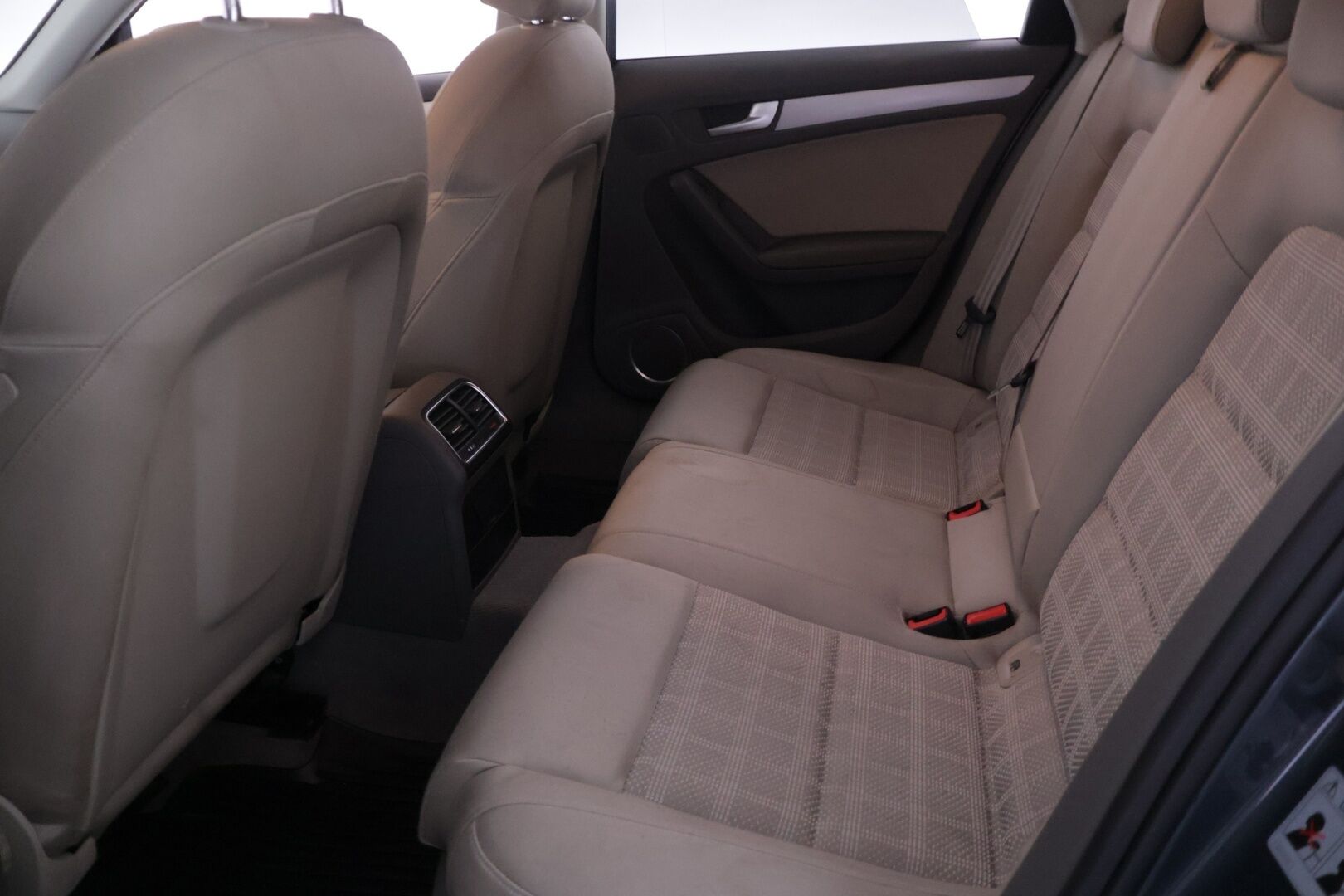 Audi A4 2010 A4 Farmari (AC) 4ov 1968cm3 - *Myydään huutokaupat.com* - KORKO VAIN 3,99 %