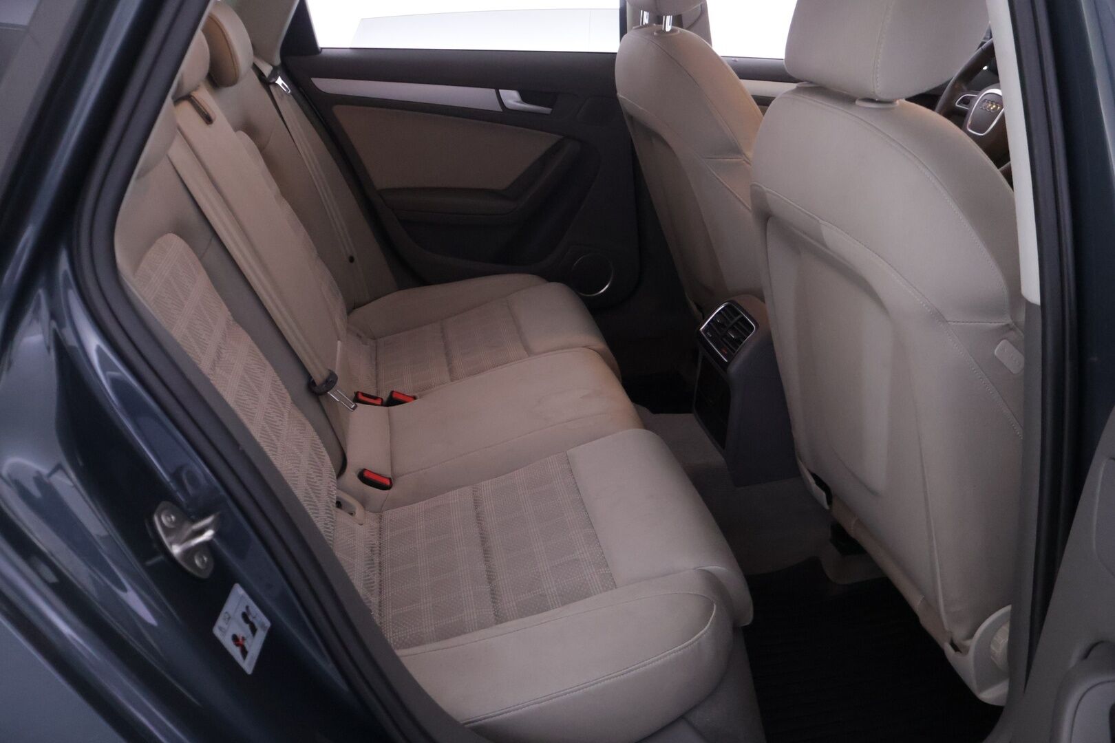 Audi A4 2010 A4 Farmari (AC) 4ov 1968cm3 - *Myydään huutokaupat.com* - KORKO VAIN 3,99 %