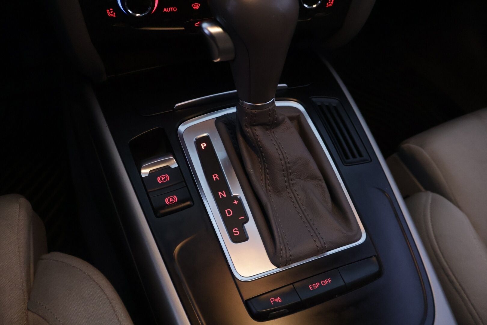 Audi A4 2010 A4 Farmari (AC) 4ov 1968cm3 - *Myydään huutokaupat.com* - KORKO VAIN 3,99 %
